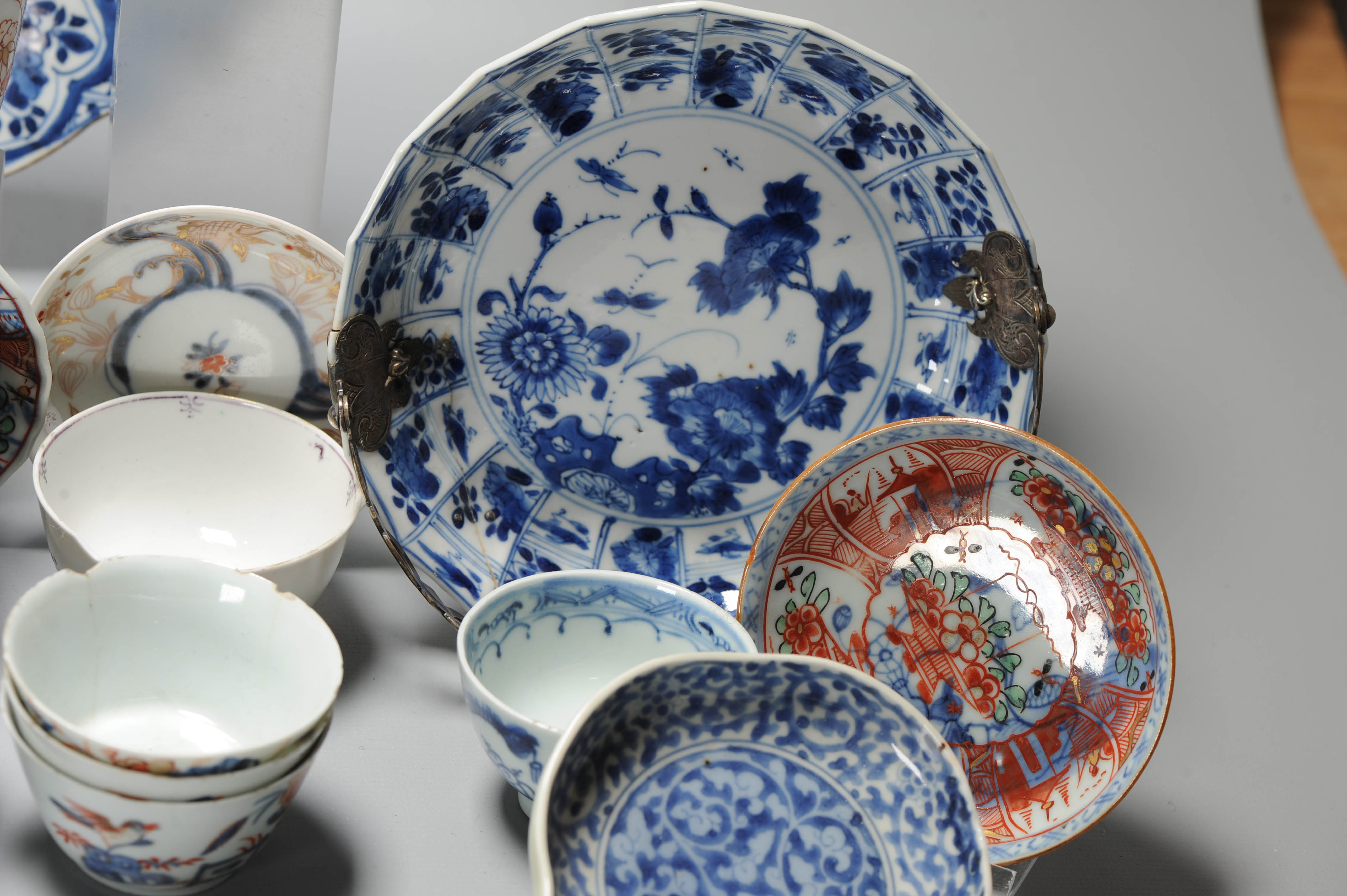 LARGE Chinese Japanese porcelain COLLECTORS LOT Plates Bowls Teapot - Image 11