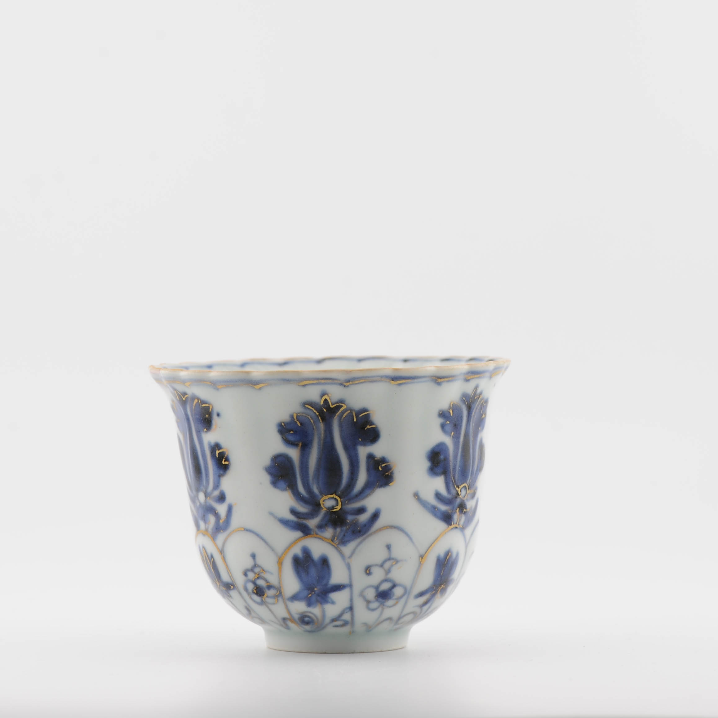 Antique 1680-1720 French Lily Chinese Porcelain Plate Kangxi Blue White Gold Cup - Image 6