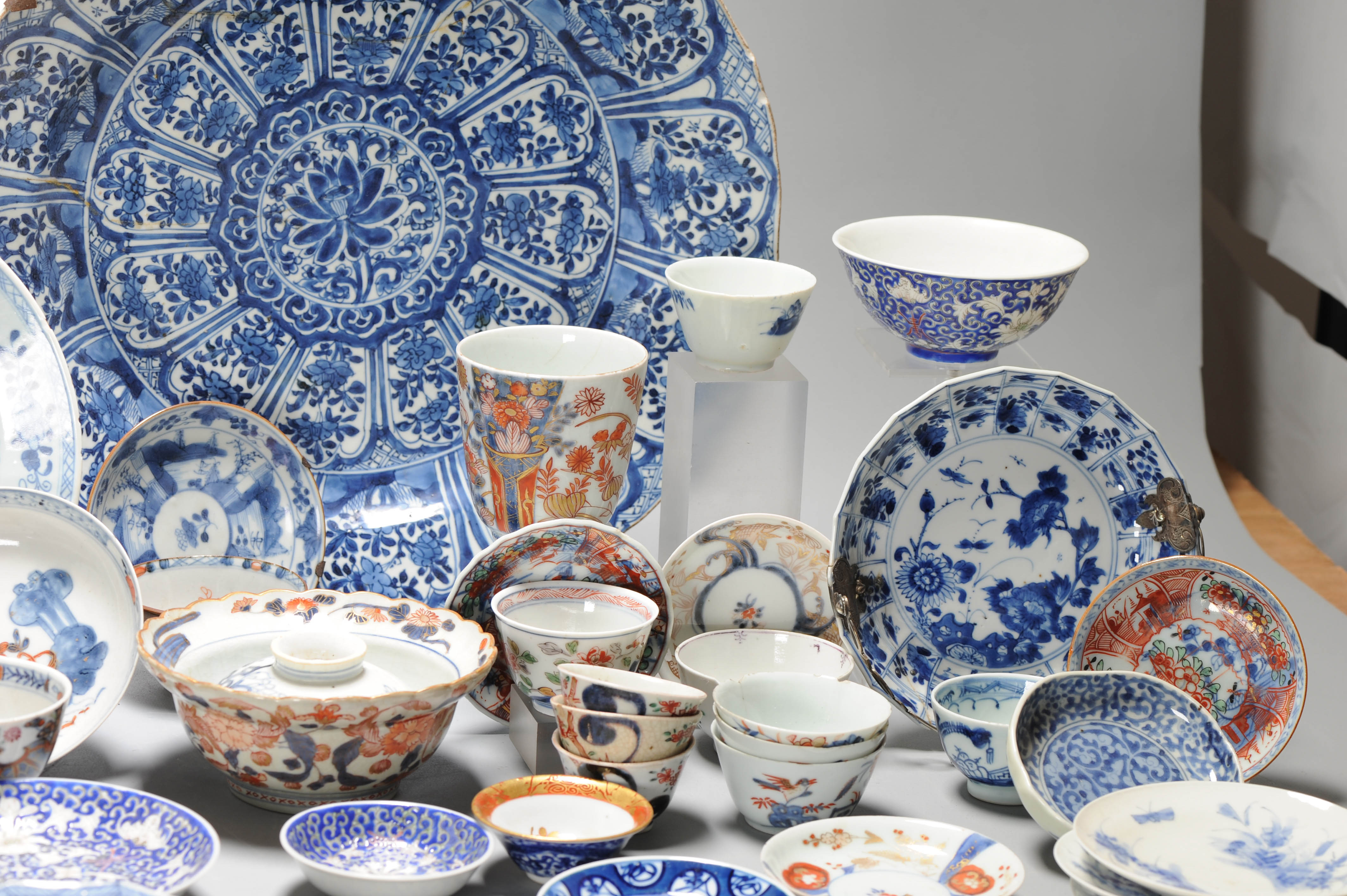 LARGE Chinese Japanese porcelain COLLECTORS LOT Plates Bowls Teapot - Image 18