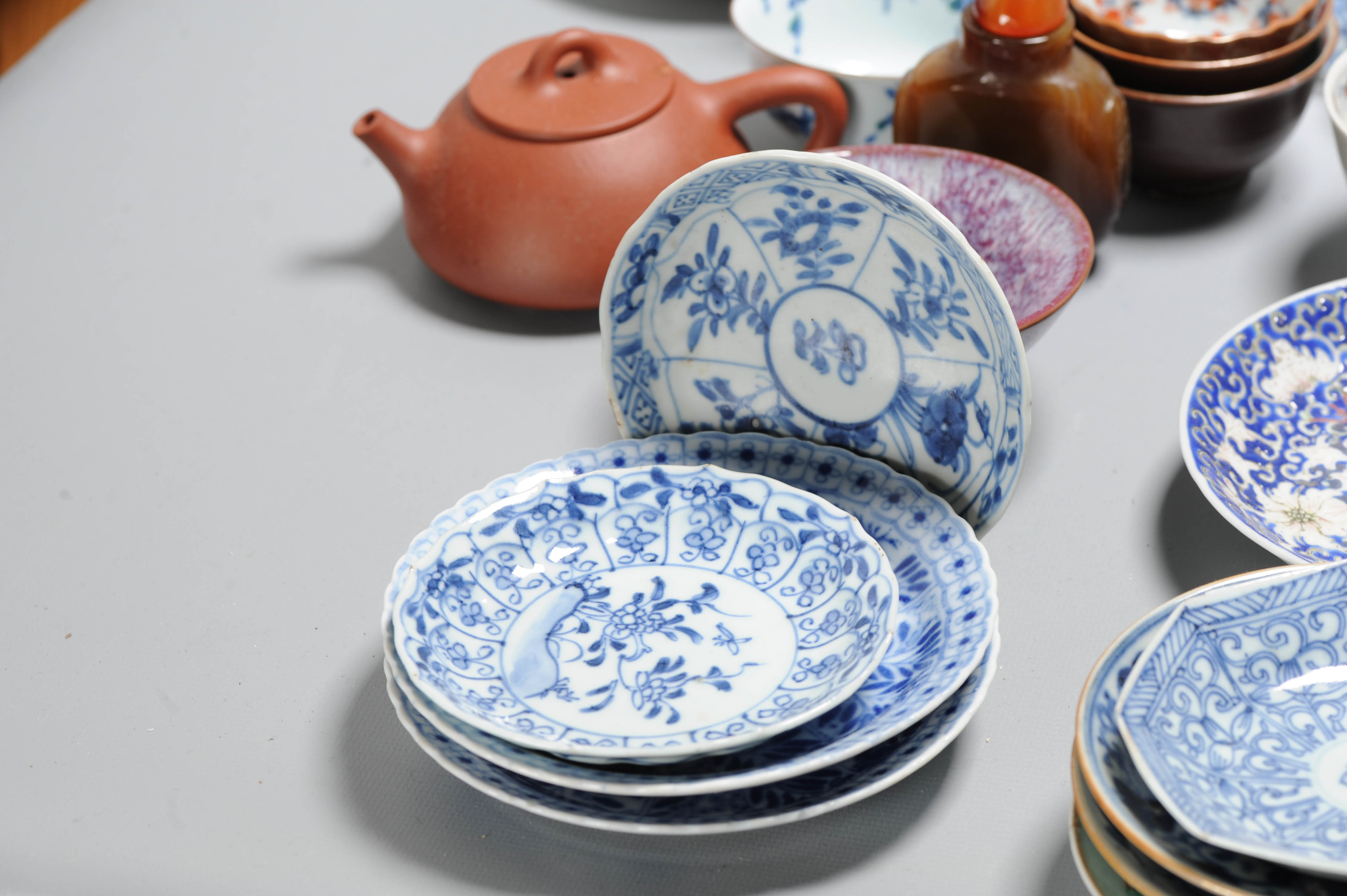 LARGE Chinese Japanese porcelain COLLECTORS LOT Plates Bowls Teapot - Image 9