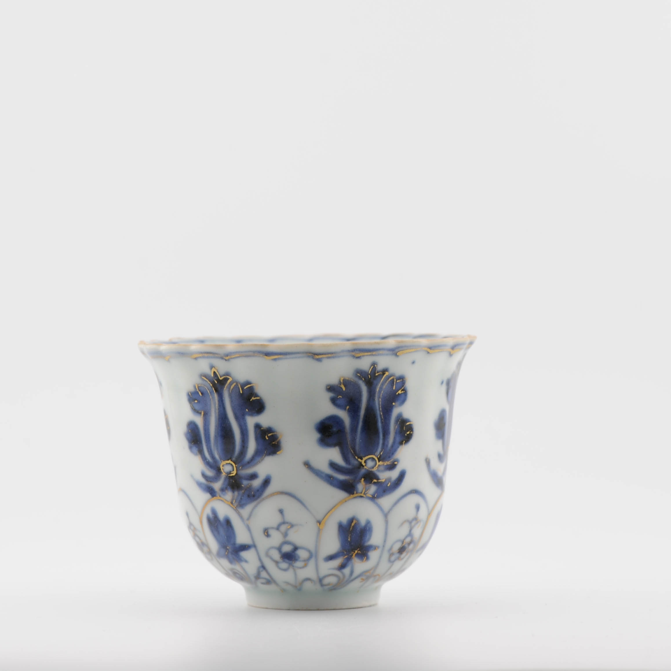 Antique 1680-1720 French Lily Chinese Porcelain Plate Kangxi Blue White Gold Cup - Image 5