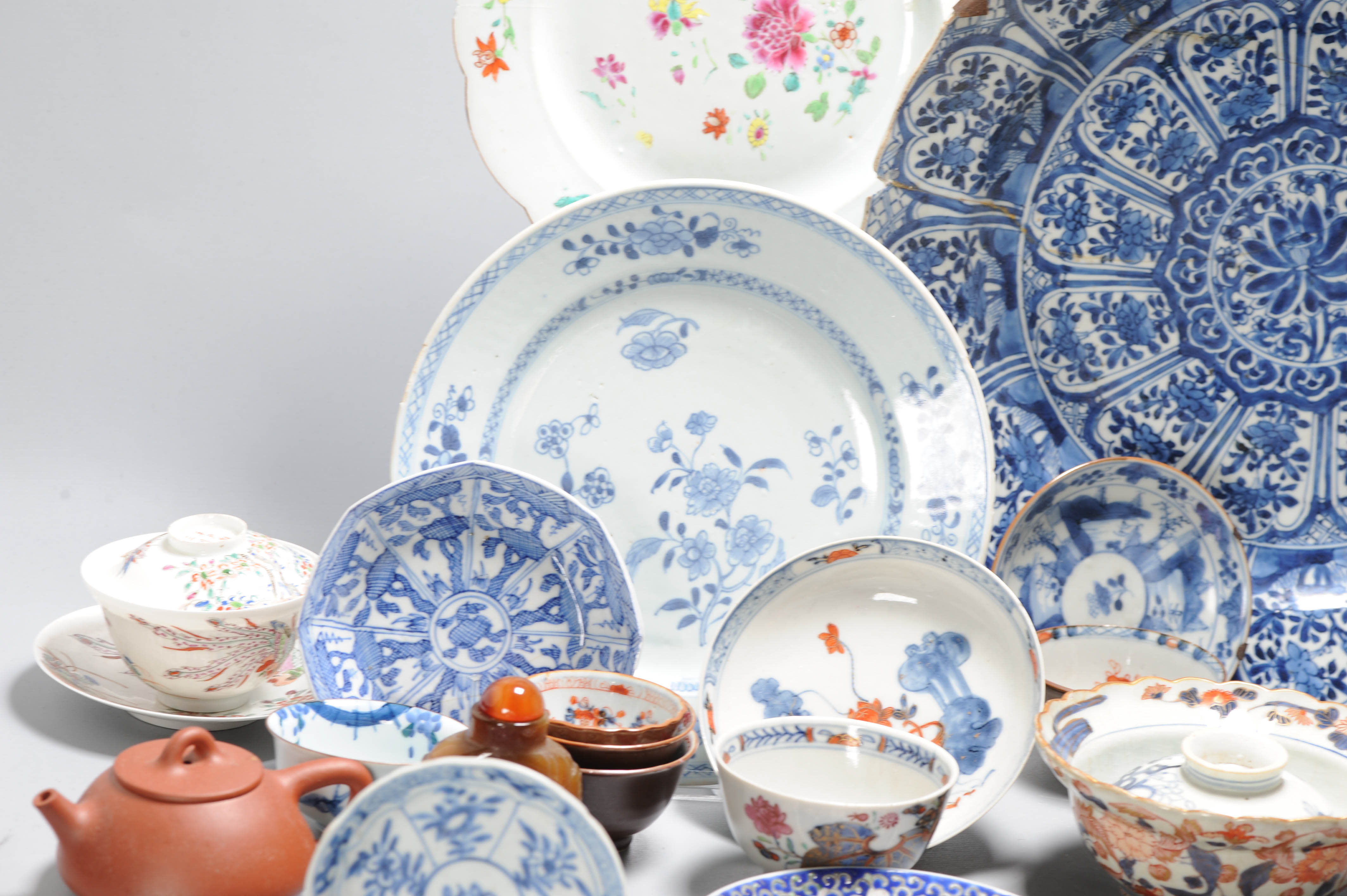 LARGE Chinese Japanese porcelain COLLECTORS LOT Plates Bowls Teapot - Image 21