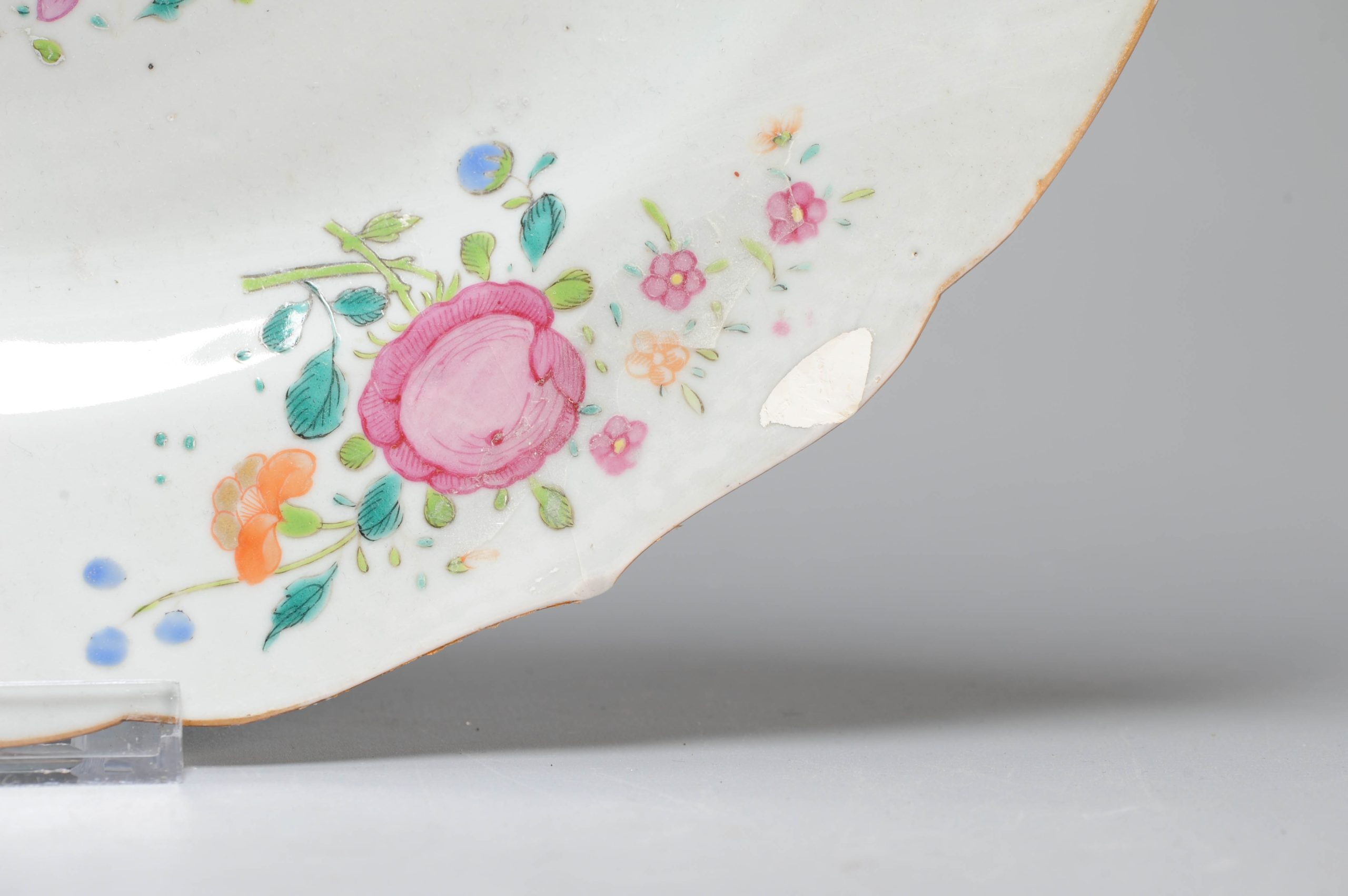 Large Antique 18th C Chinese Porcelain Dish Qianlong Fencai Flowers China Lobed Rim - Image 3