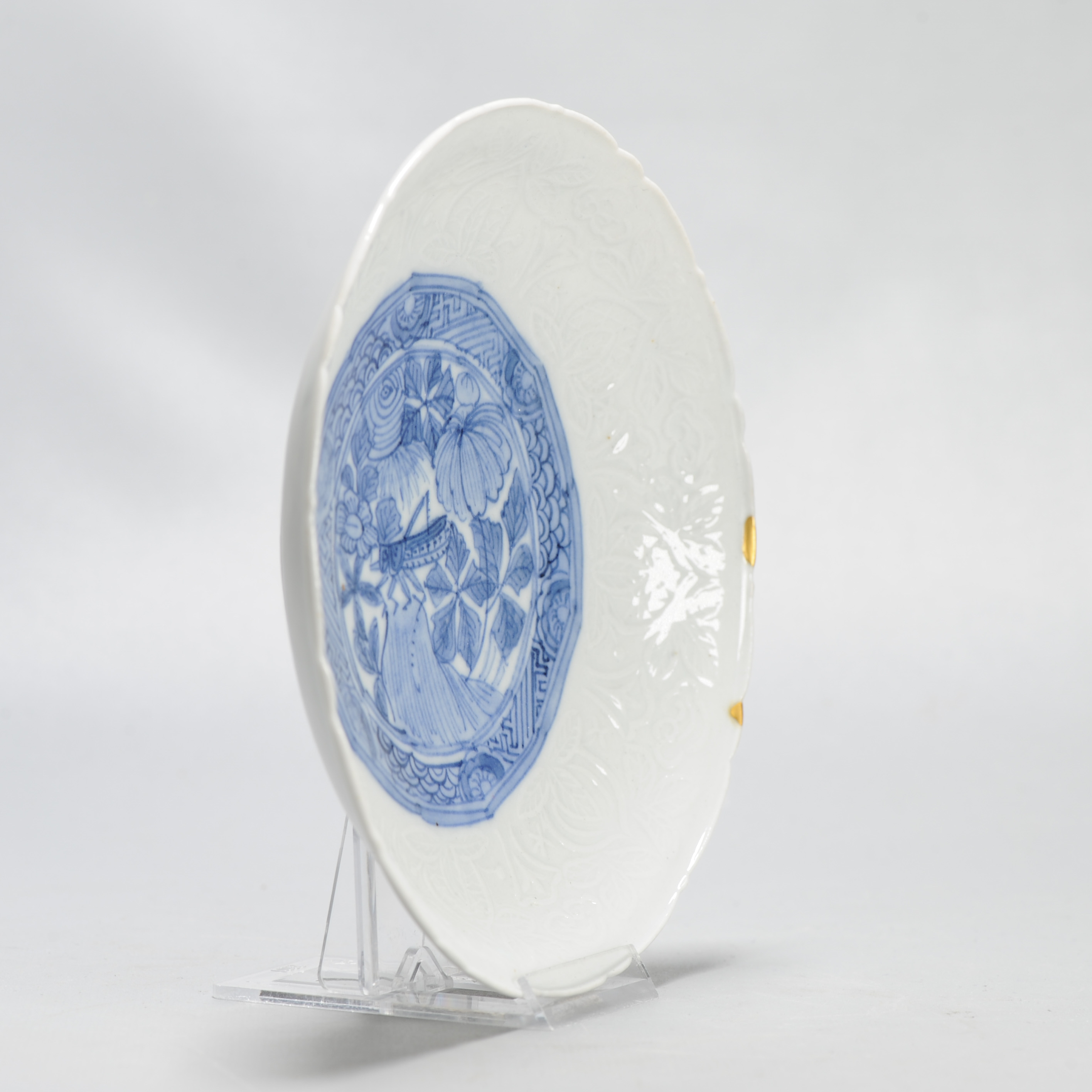 Antique Wanli Pre 1600 Ming Chinese Porcelain Kraak Dish with Relief - Image 4