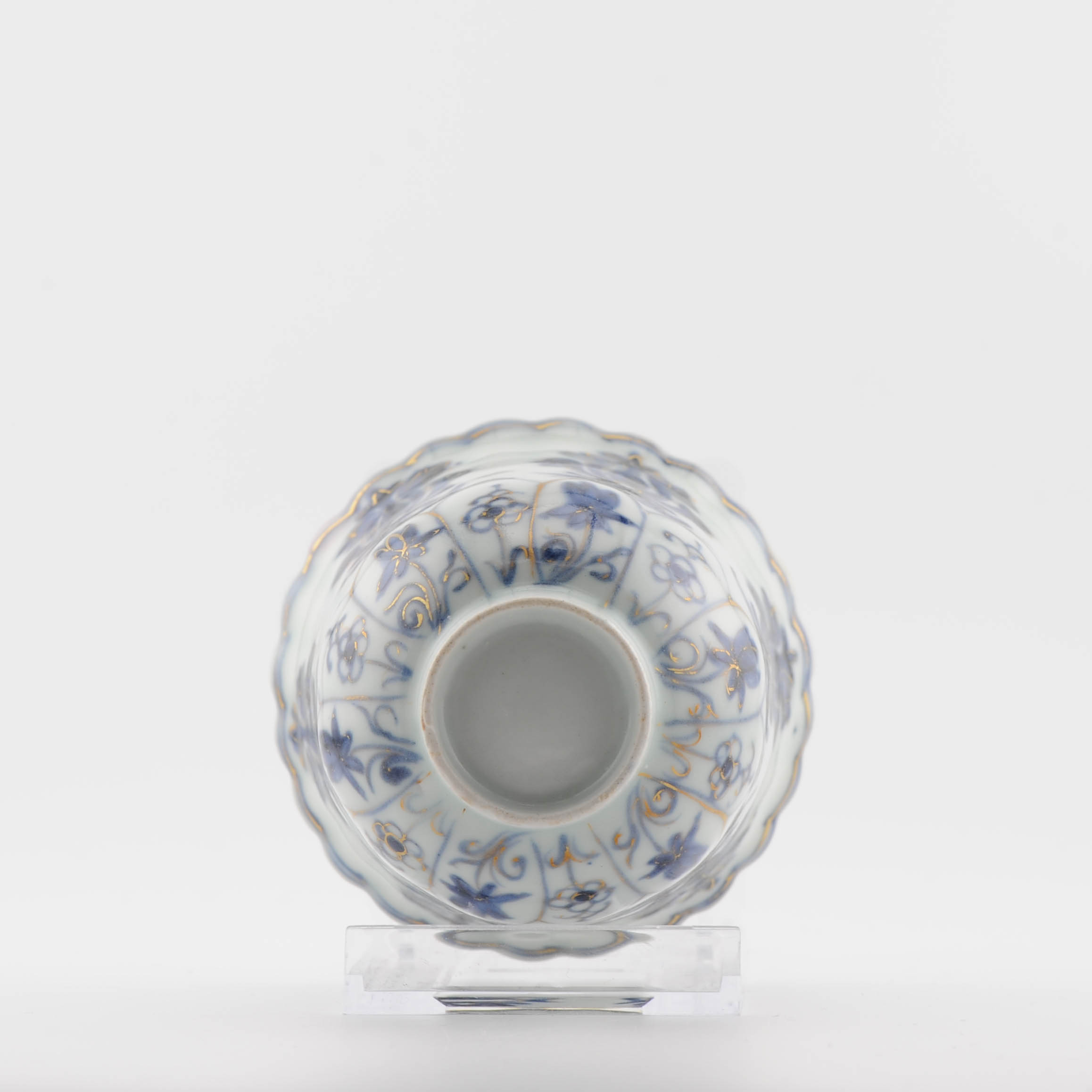 Antique 1680-1720 French Lily Chinese Porcelain Plate Kangxi Blue White Gold Cup - Image 2