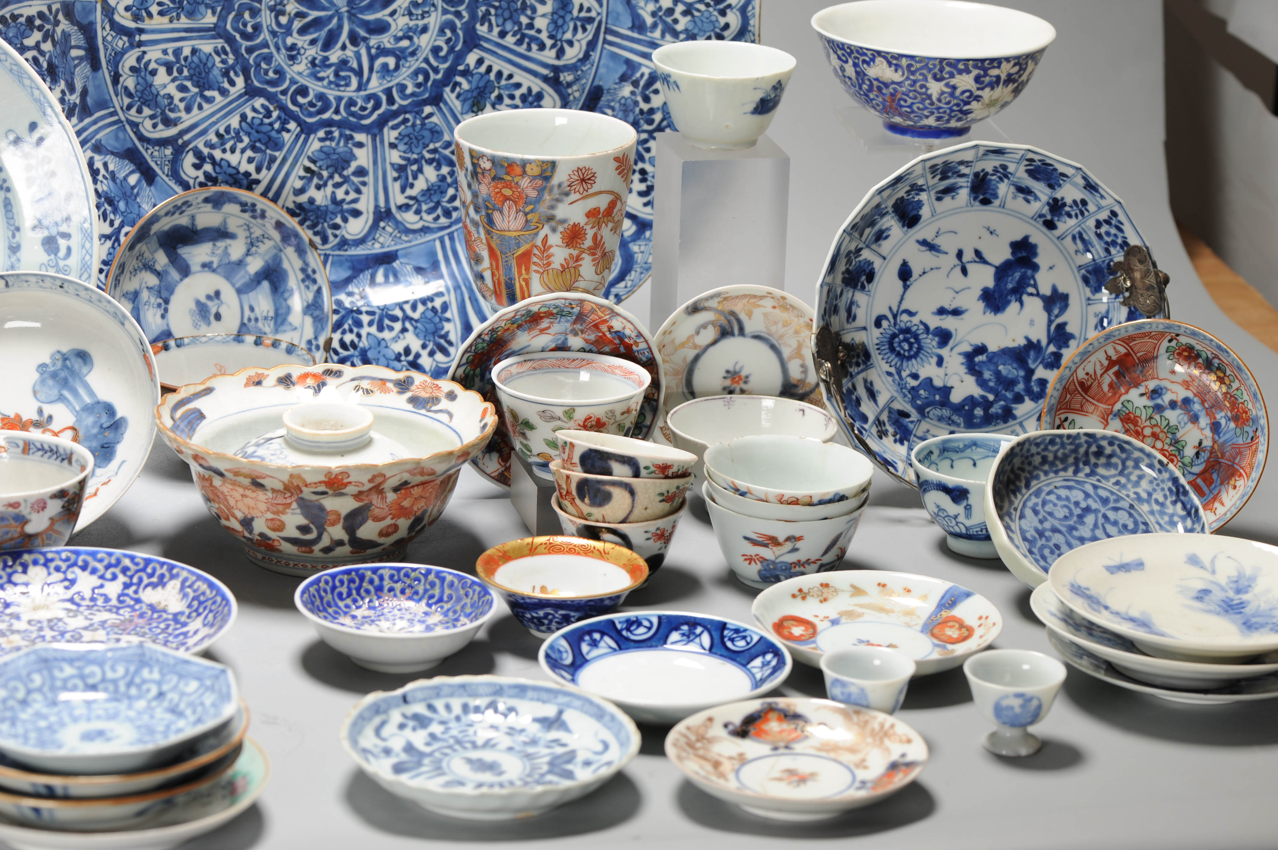 LARGE Chinese Japanese porcelain COLLECTORS LOT Plates Bowls Teapot - Image 17