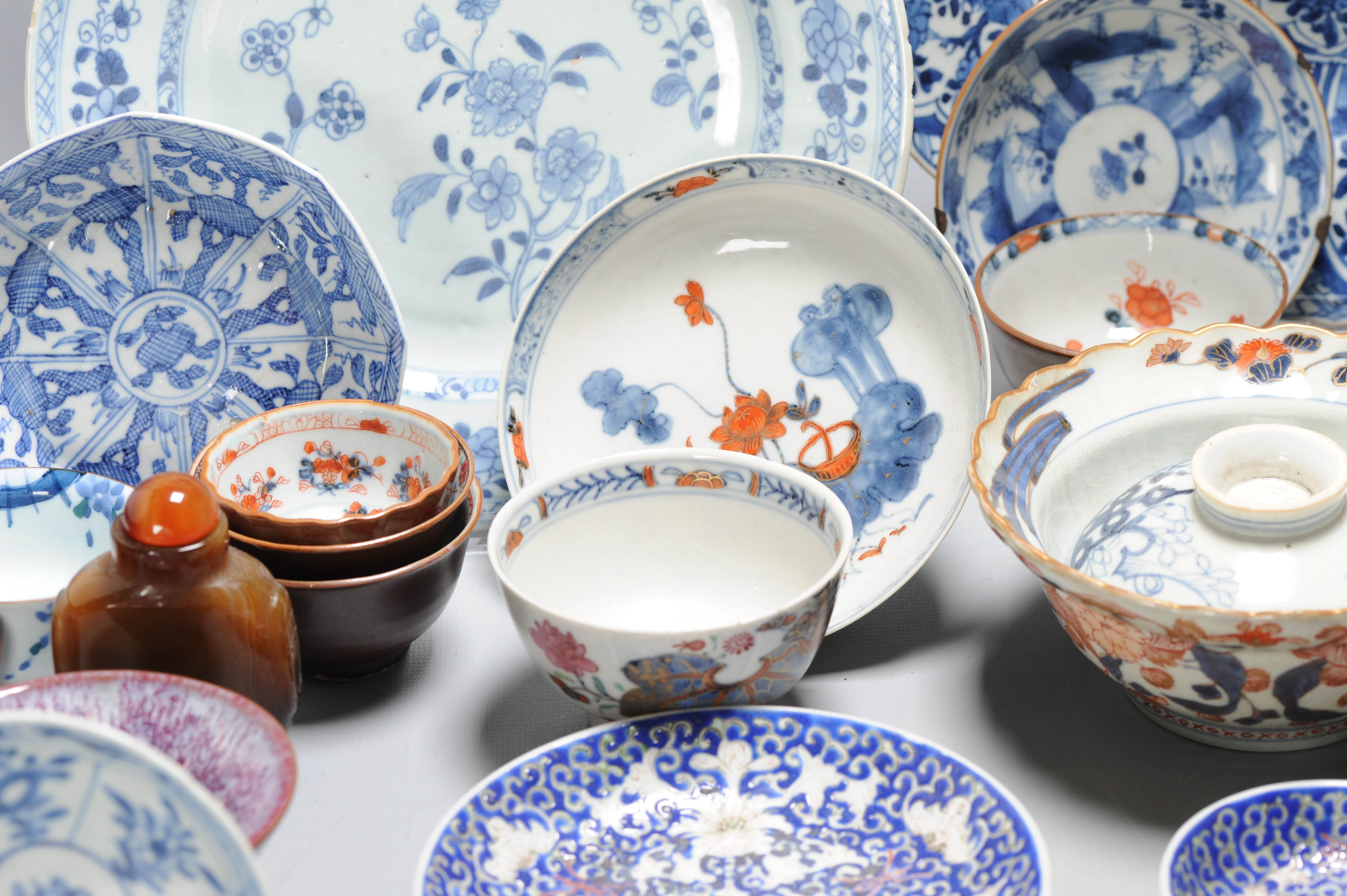LARGE Chinese Japanese porcelain COLLECTORS LOT Plates Bowls Teapot - Image 7