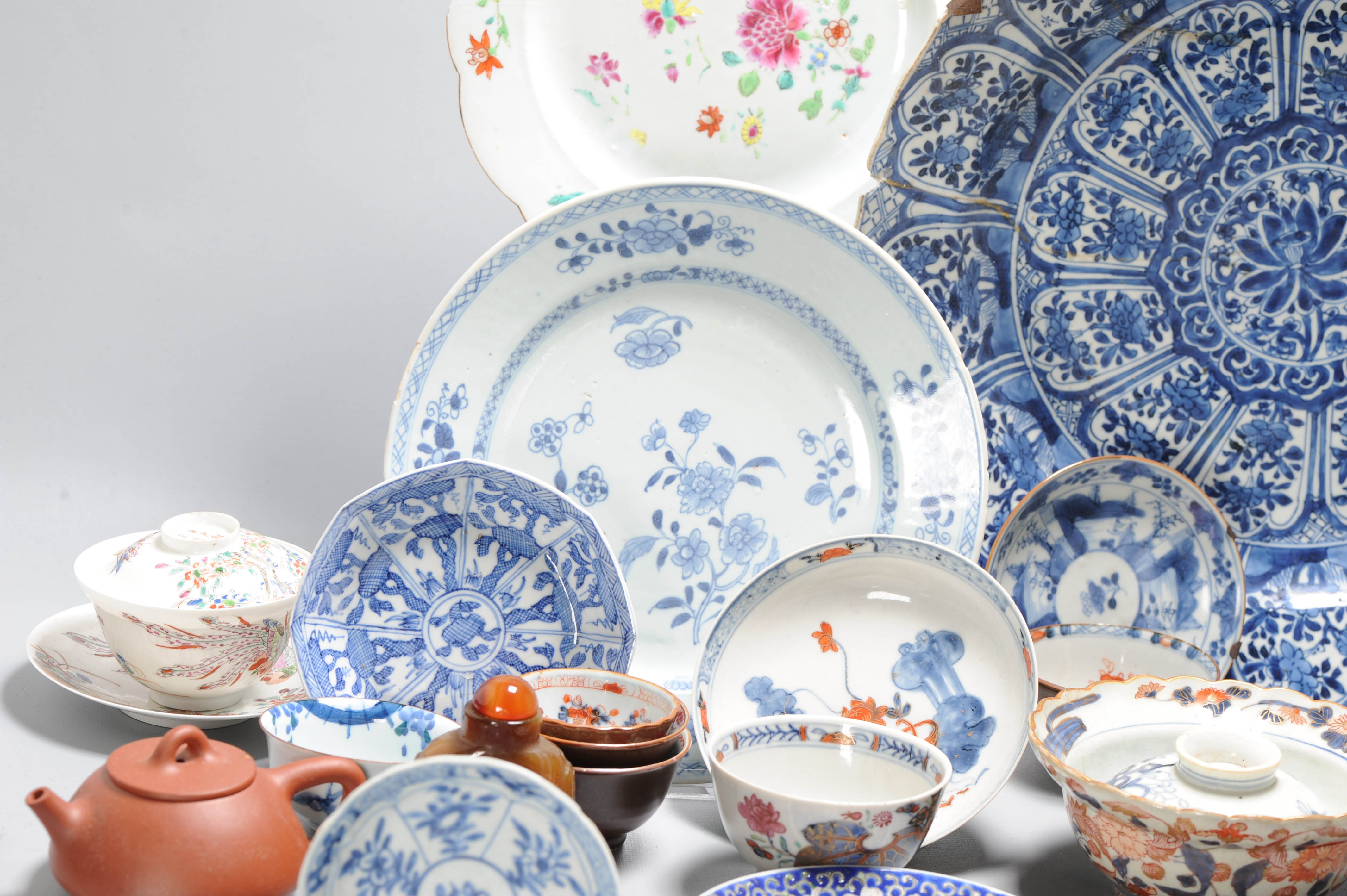 LARGE Chinese Japanese porcelain COLLECTORS LOT Plates Bowls Teapot - Image 20