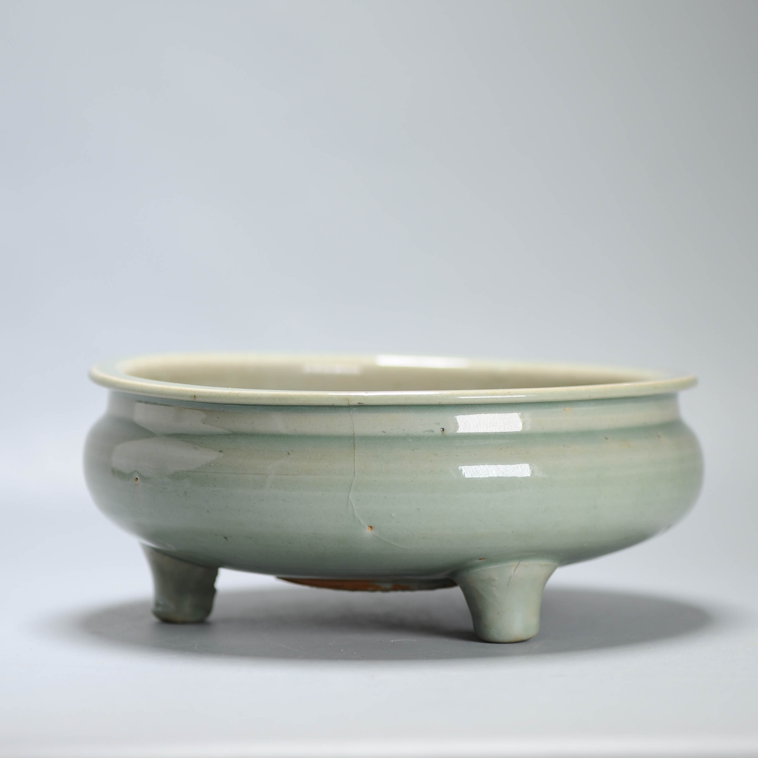 24.5CM Antique Chinese Ca 1600 Ming period Longquan Celadon Tripod Censer - Image 12