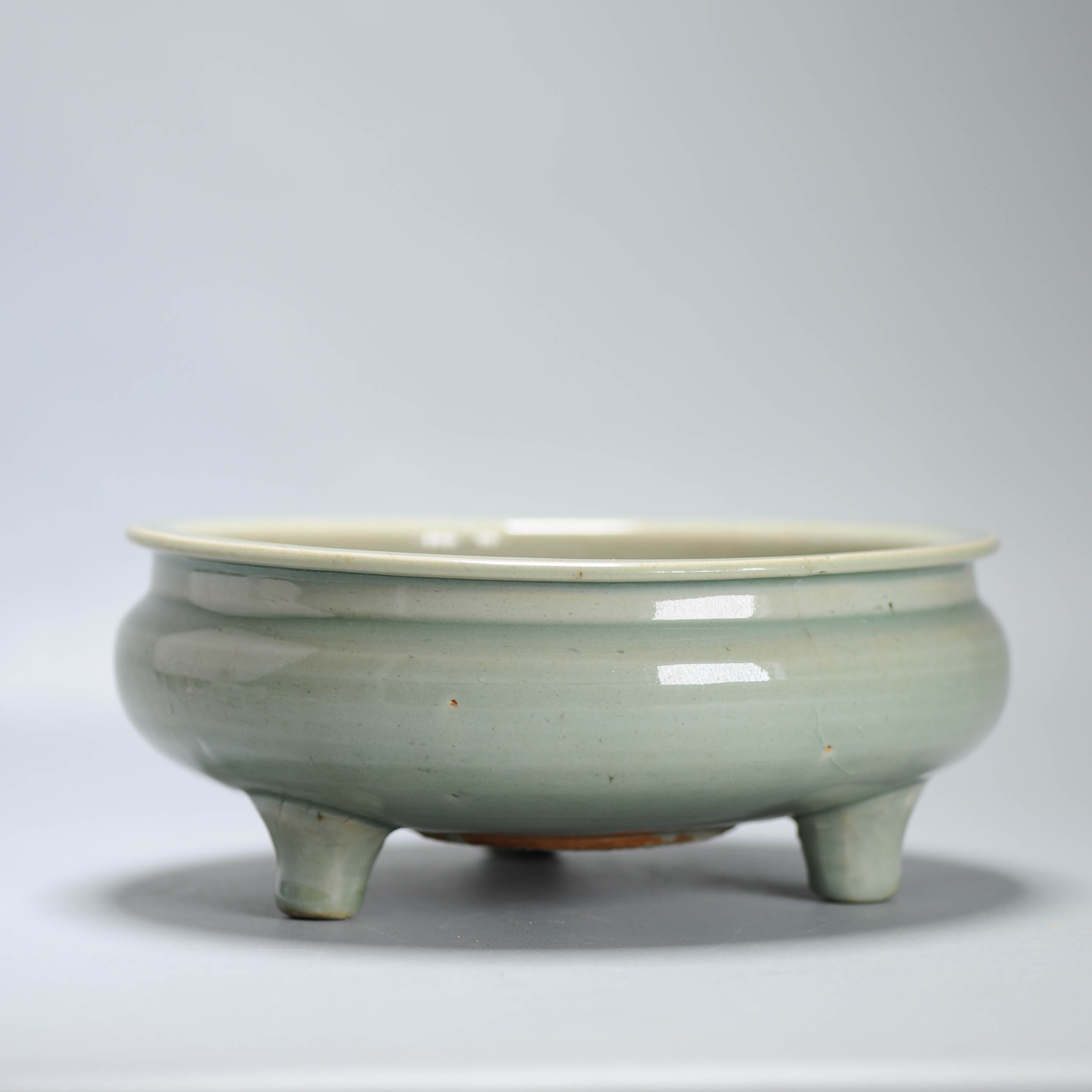 24.5CM Antique Chinese Ca 1600 Ming period Longquan Celadon Tripod Censer - Image 11