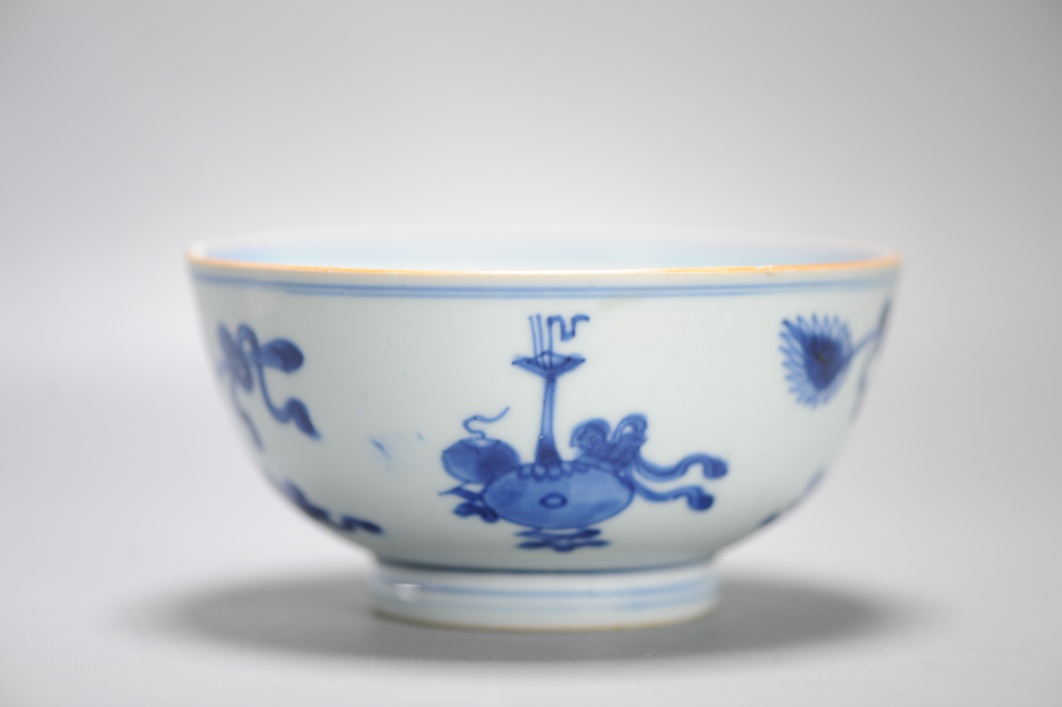 Kangxi period Chinese porcelain Bowl with Valuables Objects Double Fish Mark - Image 4