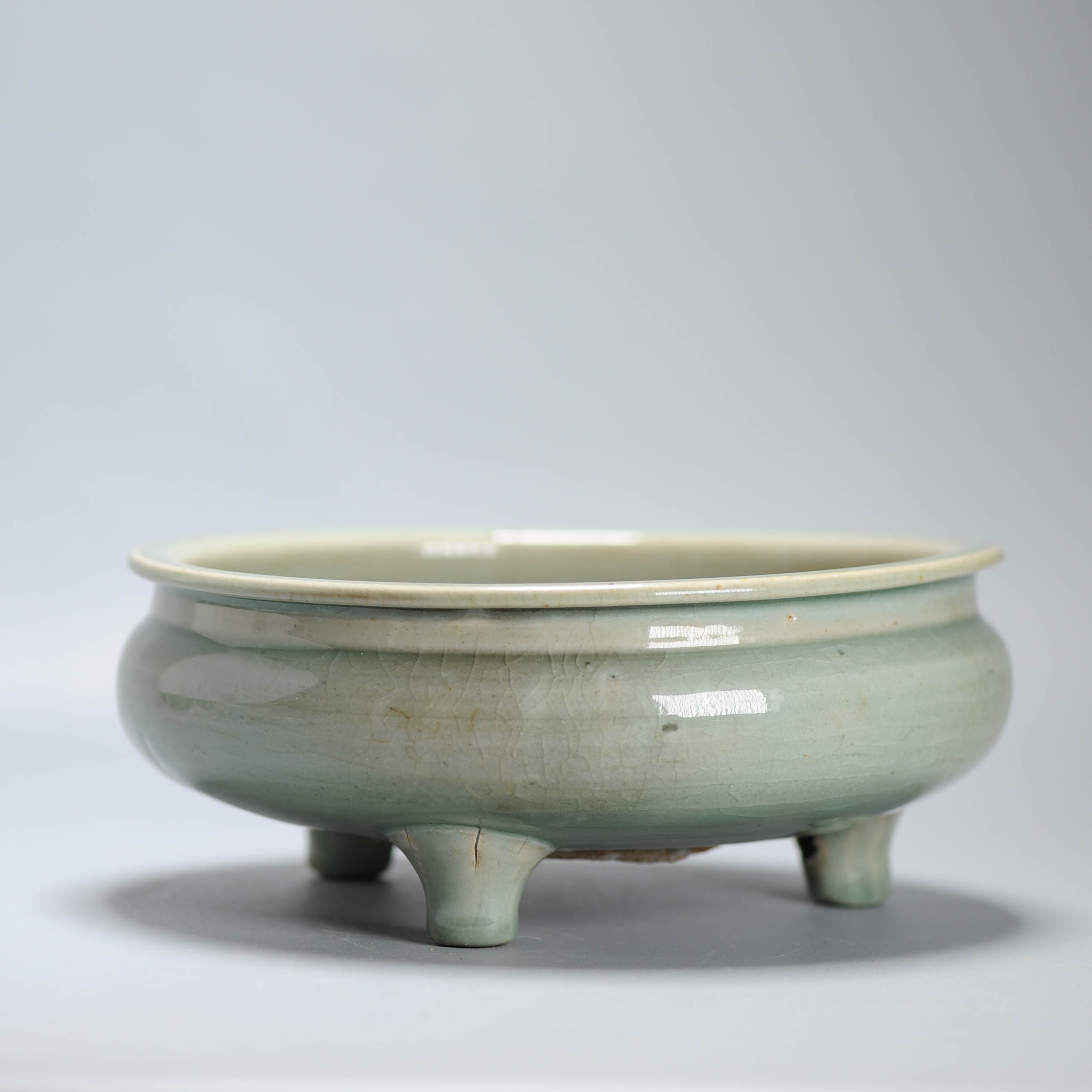 24.5CM Antique Chinese Ca 1600 Ming period Longquan Celadon Tripod Censer - Image 8