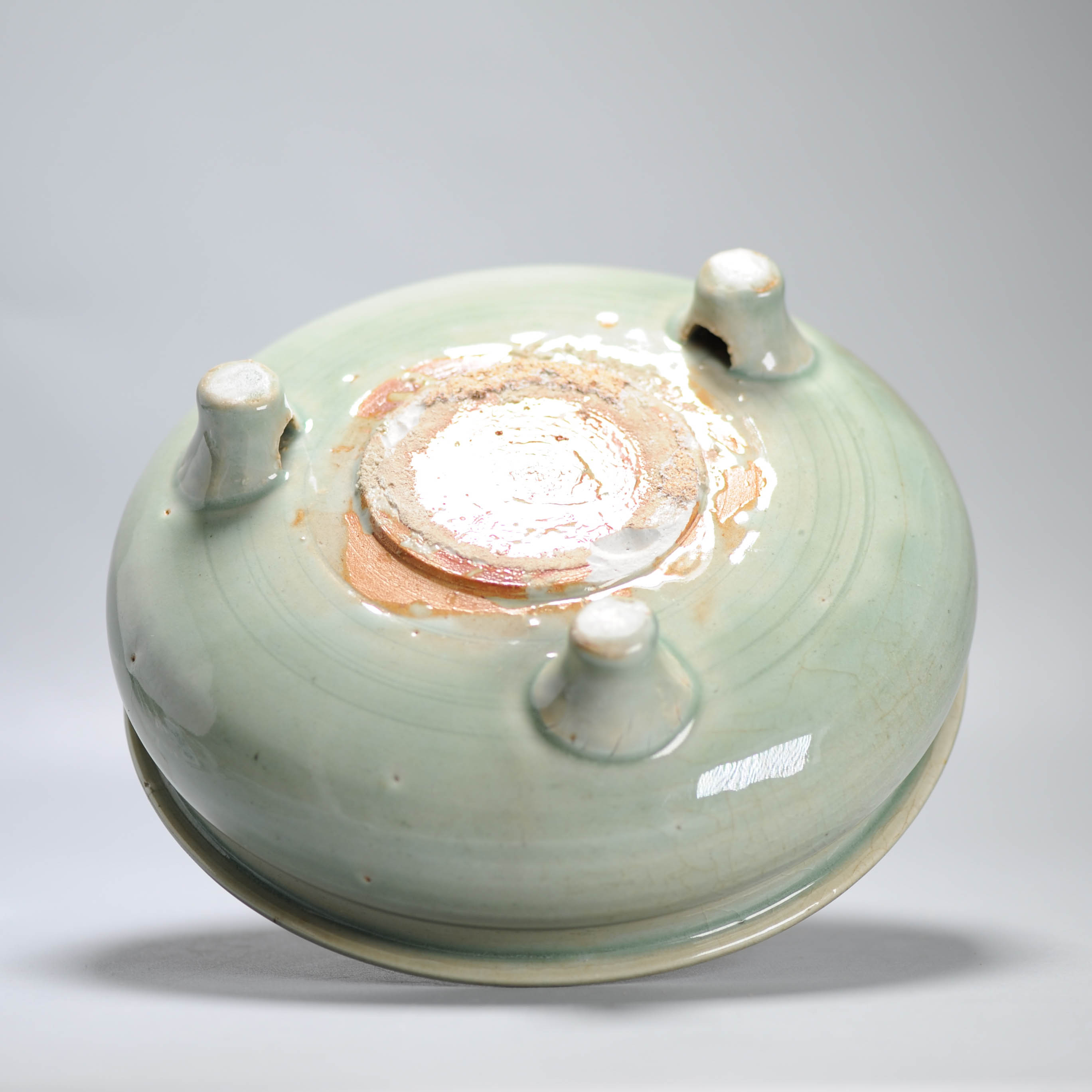 24.5CM Antique Chinese Ca 1600 Ming period Longquan Celadon Tripod Censer - Image 5
