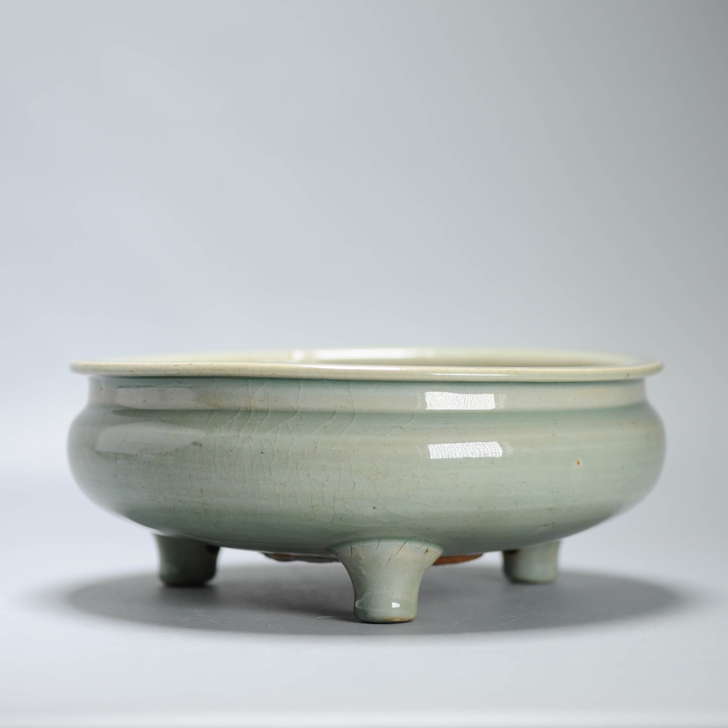 24.5CM Antique Chinese Ca 1600 Ming period Longquan Celadon Tripod Censer - Image 10