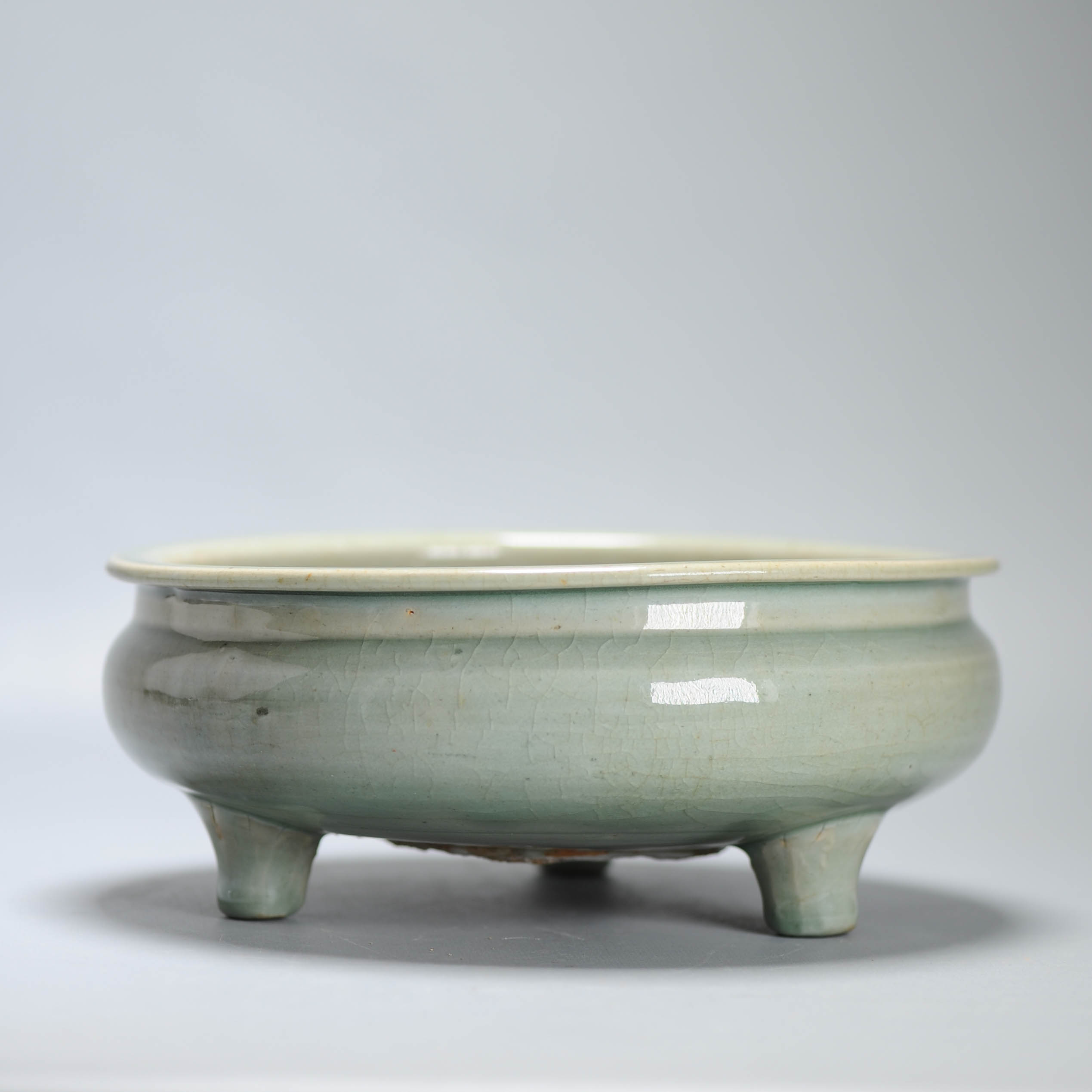 24.5CM Antique Chinese Ca 1600 Ming period Longquan Celadon Tripod Censer - Image 9