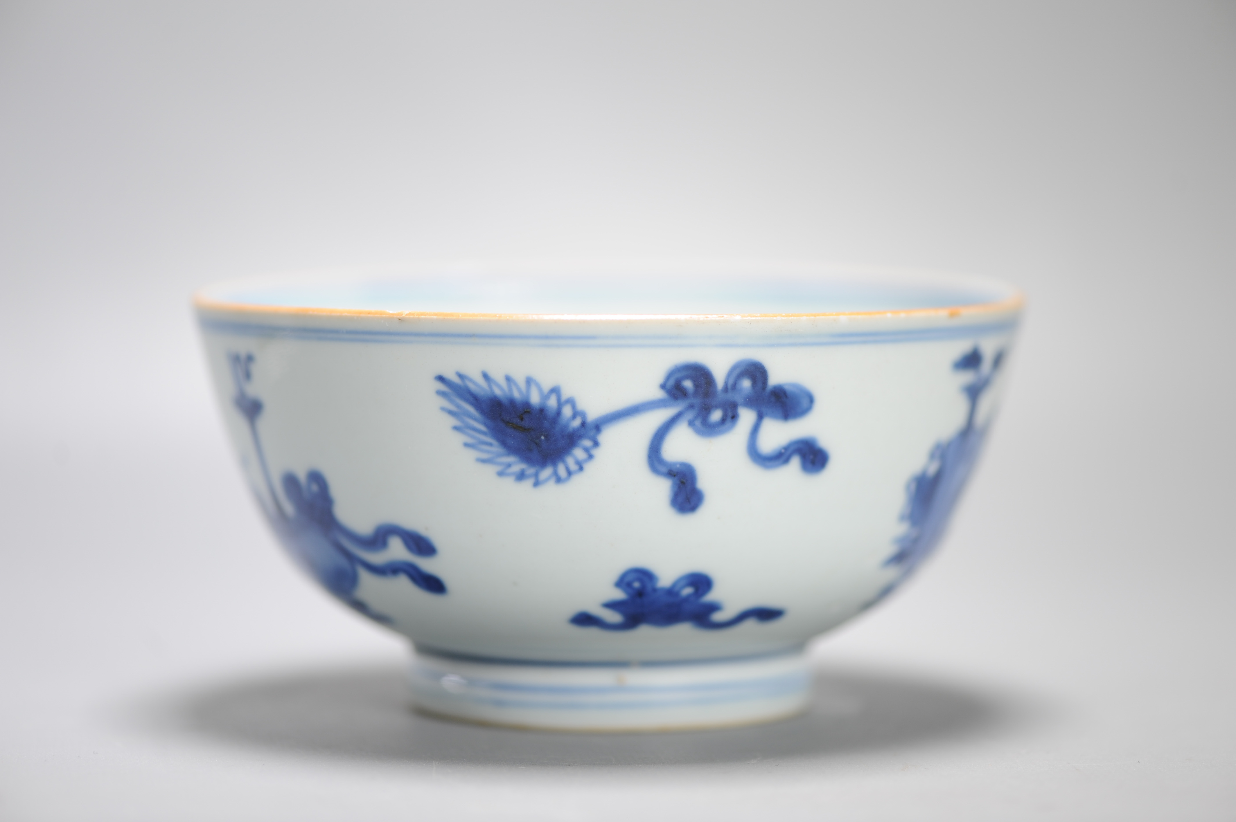Kangxi period Chinese porcelain Bowl with Valuables Objects Double Fish Mark - Image 2