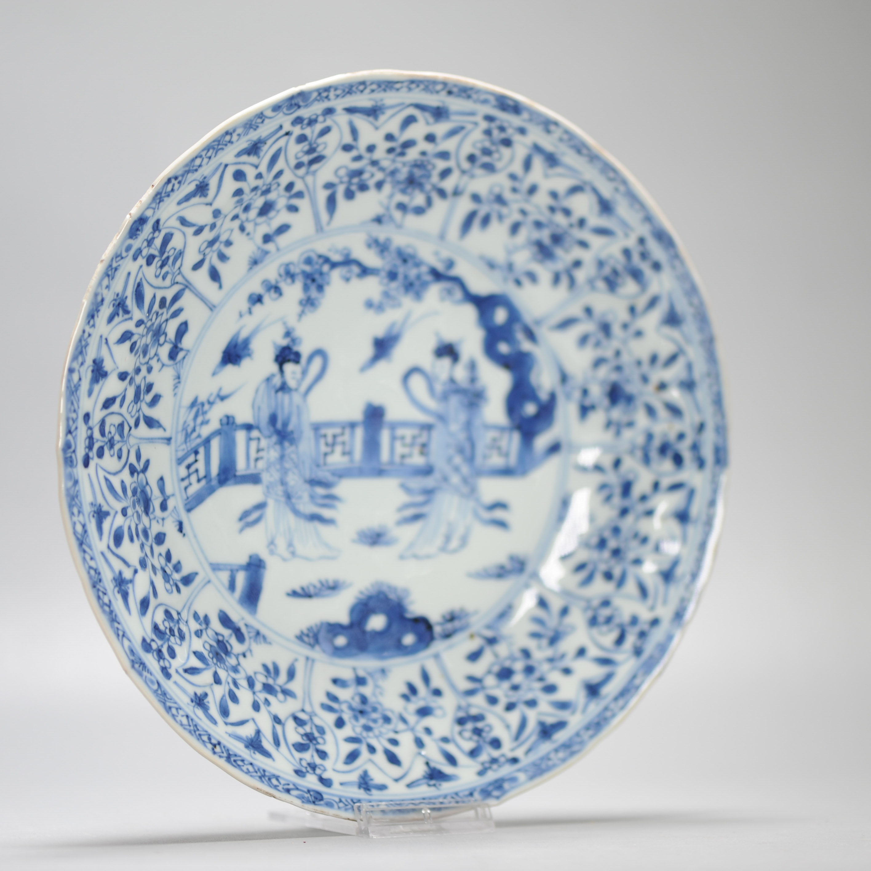 Top Quality 1720 Antique Chinese Porcelain Dish Kangxi Period with Ladies - Image 2