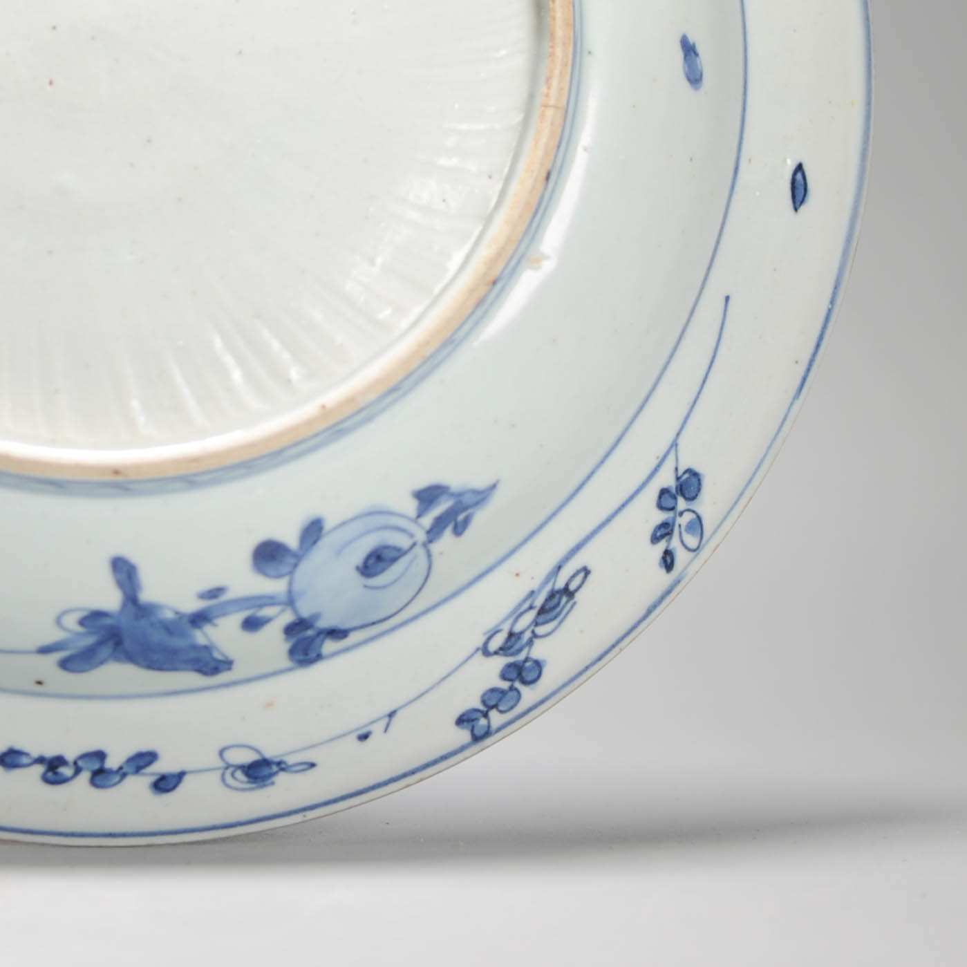 Large Antique Chinese Porcelain 16th century Jiajing Period plate China Ming - Image 4