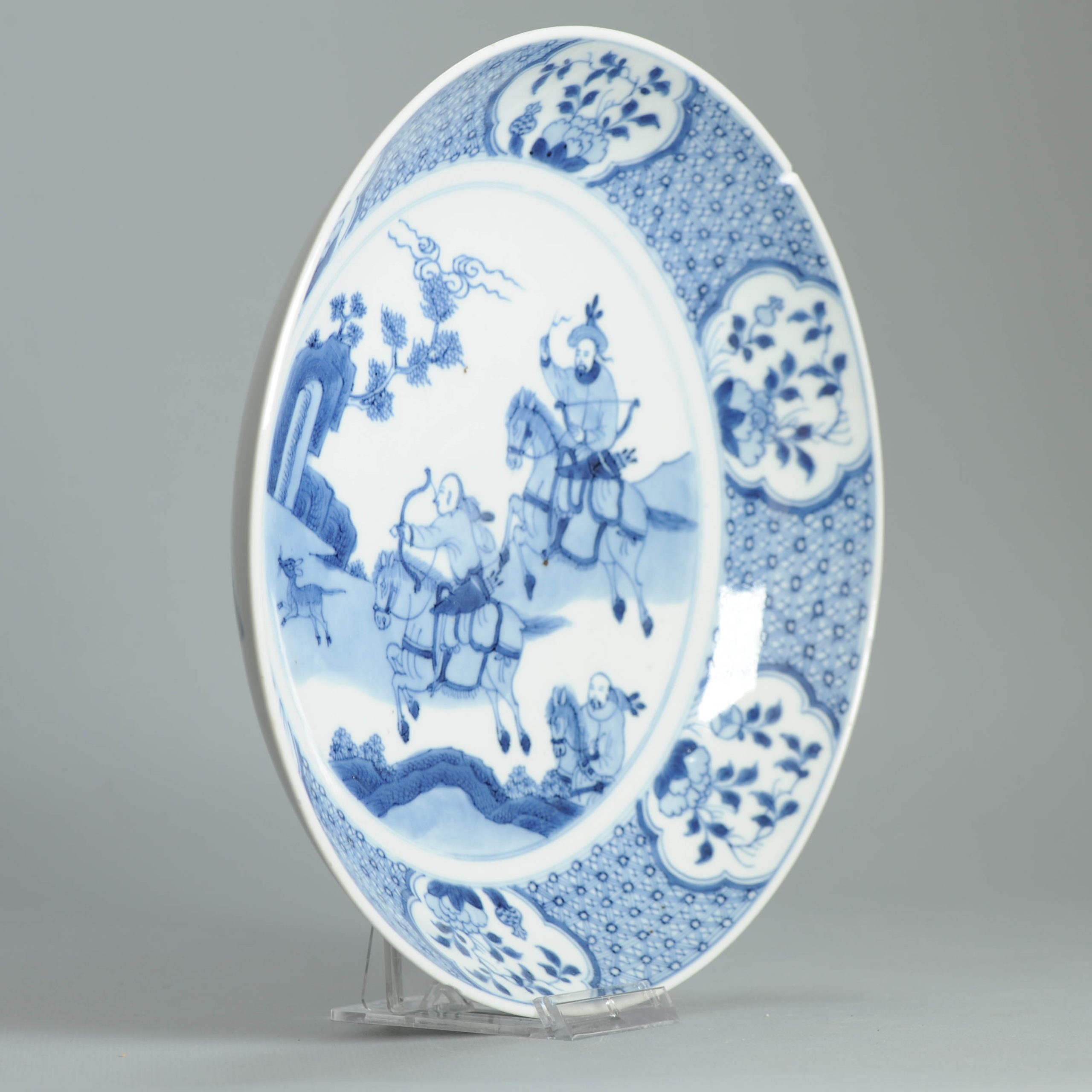 High Quality Antique 18C Kangxi Chinese Porcelain Dish Qing Hunters Marked - Image 4