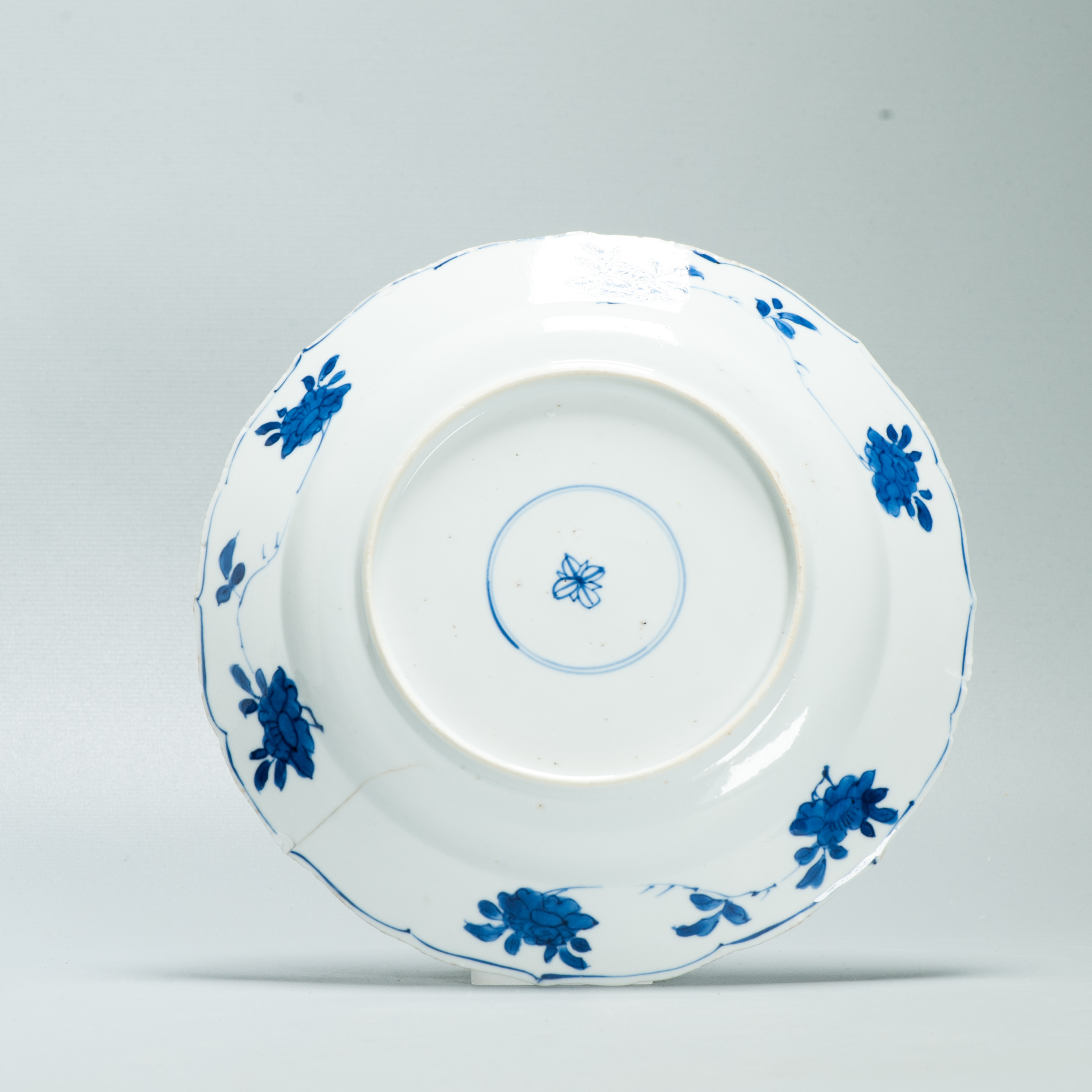Antique Kangxi Period Chinese porcelain Dish Lady Garden Marked FLOWER - Image 4