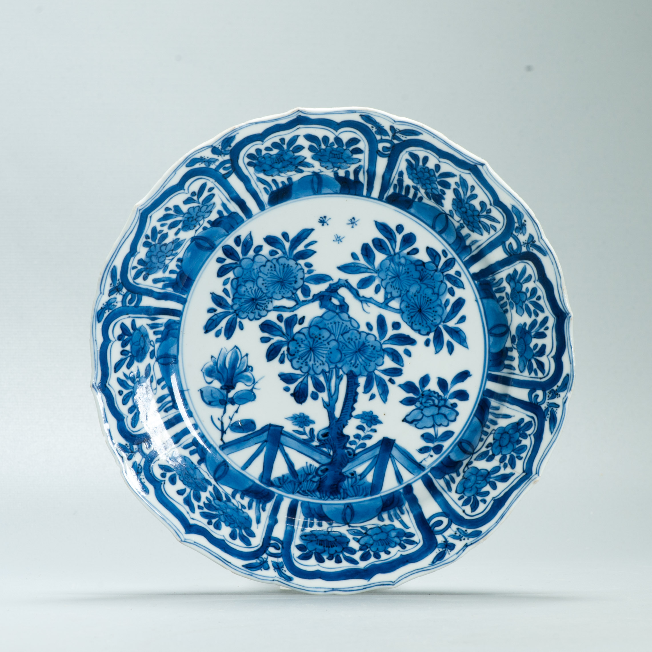 Antique Kangxi Period Chinese porcelain Dish Lady Garden Marked FLOWER - Image 7