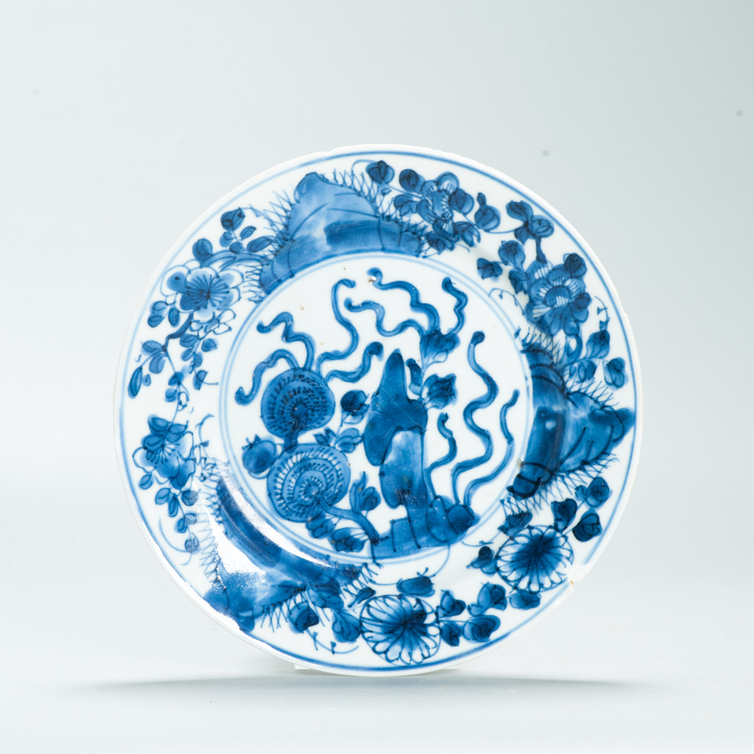 Antique Chinese Porcelain Kangxi period Garden Plate Marked Base