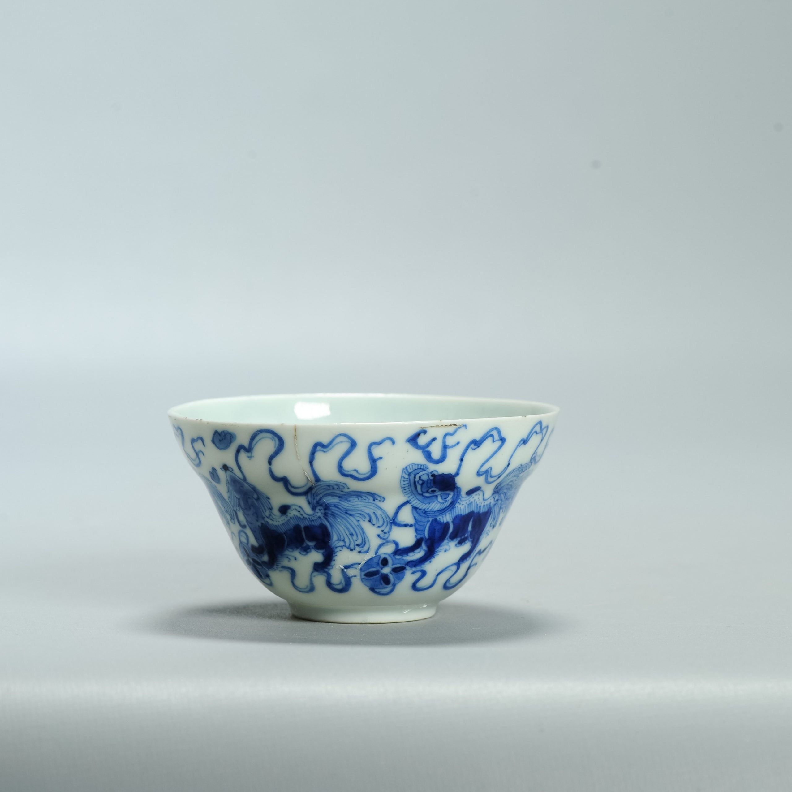 Antique Chinese Bleu de Hue Bowl Foo Lions Marked Qing Porcelain - Image 5