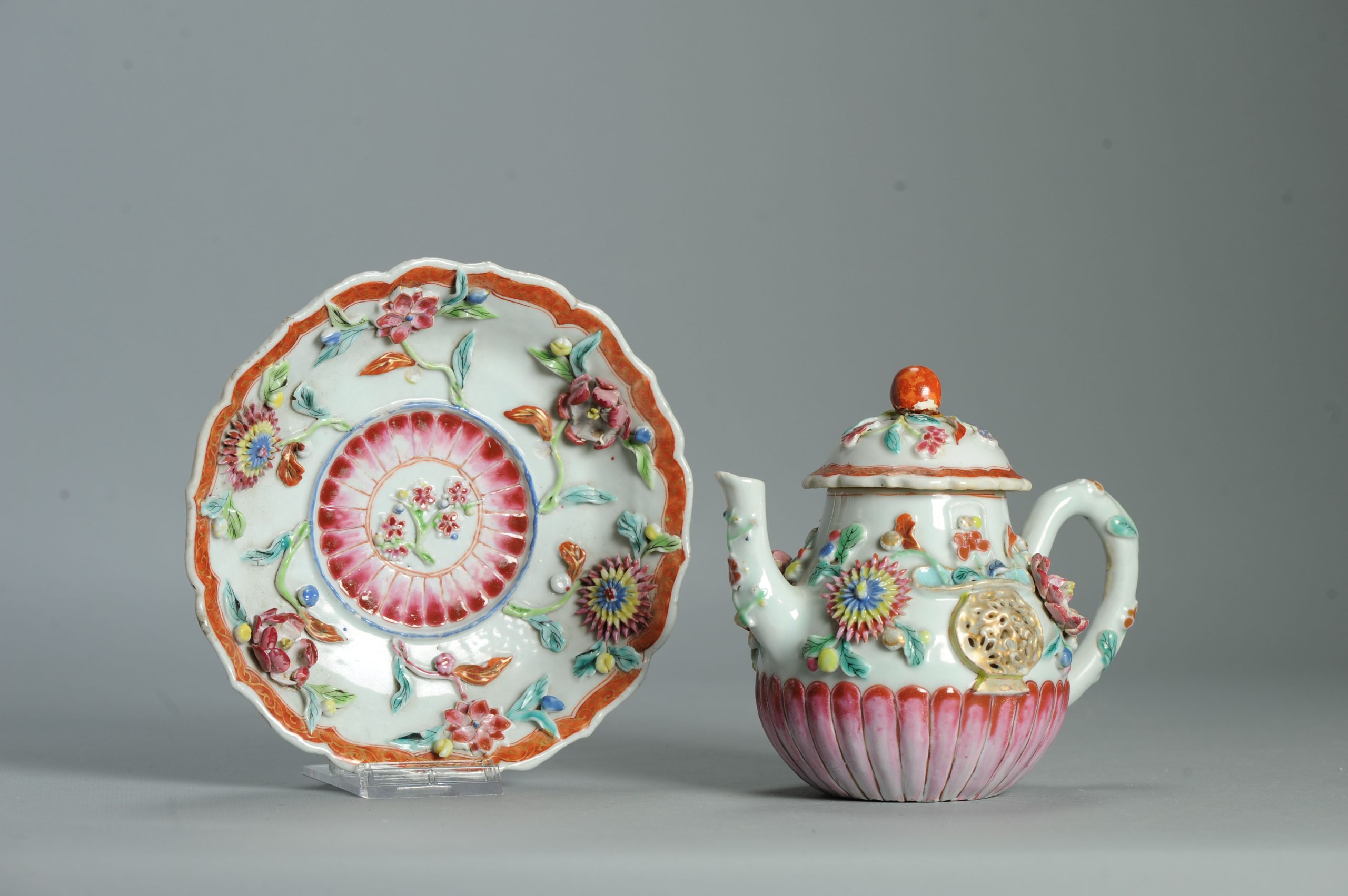 Antique Chinese Teapot and Pattipan with Relief Flowers Yongzheng Porcelain China - Image 4
