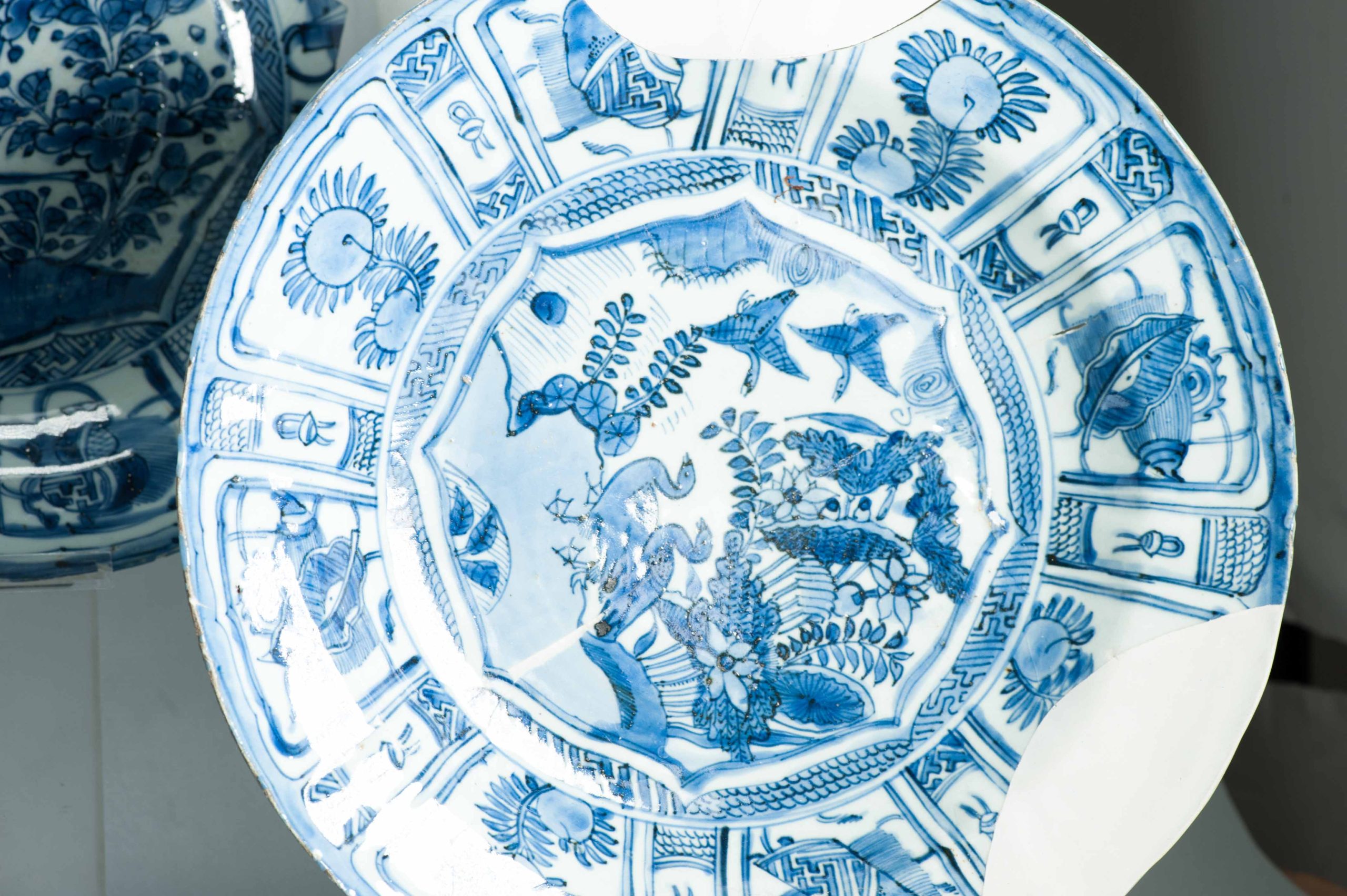 #3 Large Antique Ming Period Chinese Porcelain Kraak Chargers ANIMALS - Image 15