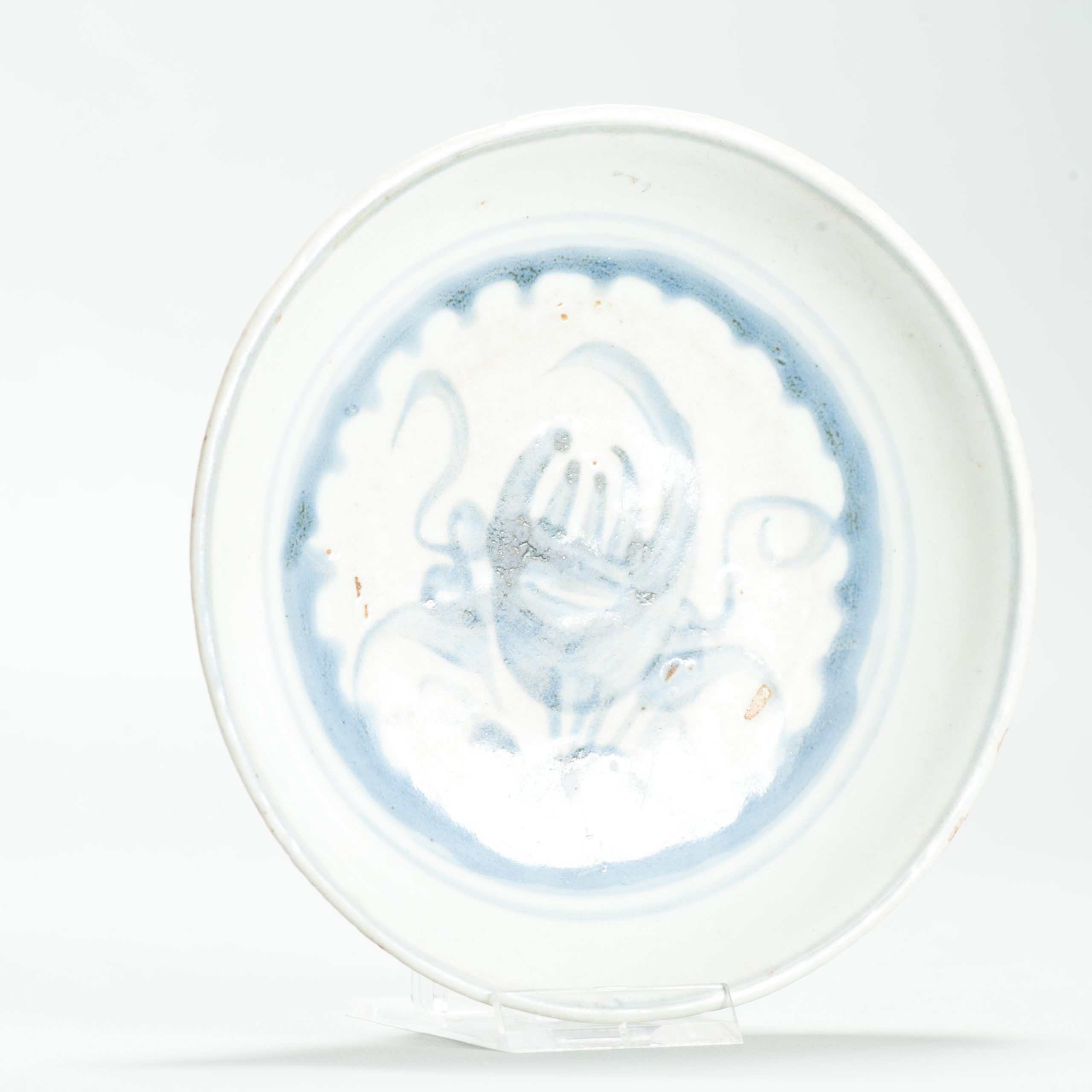 Small Antique Chinese porcelain Dish Ming/Qing Period Blue White Dehua Flowers