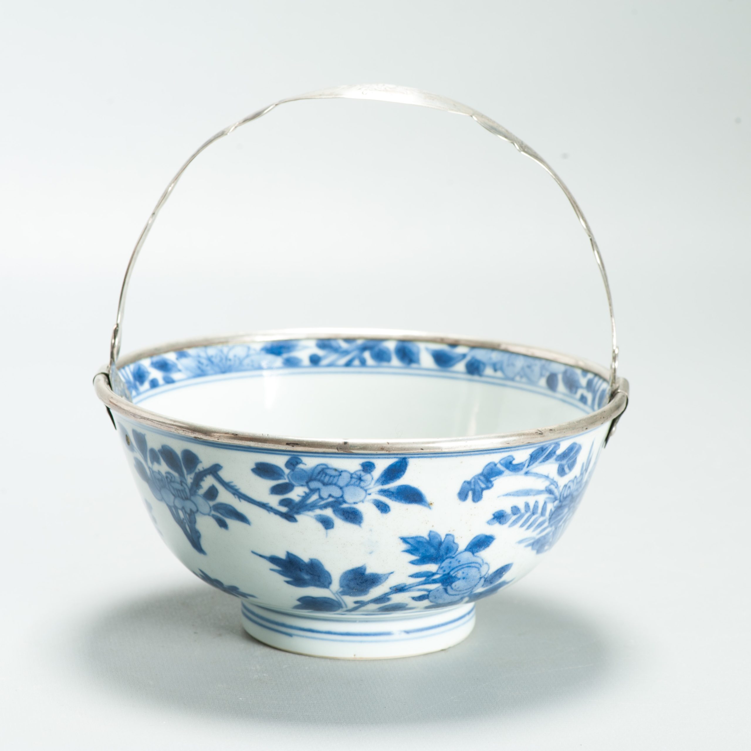 Interesting Antique Chinese Porcelain Ca 1700 Kangxi period Bowl Marked Base