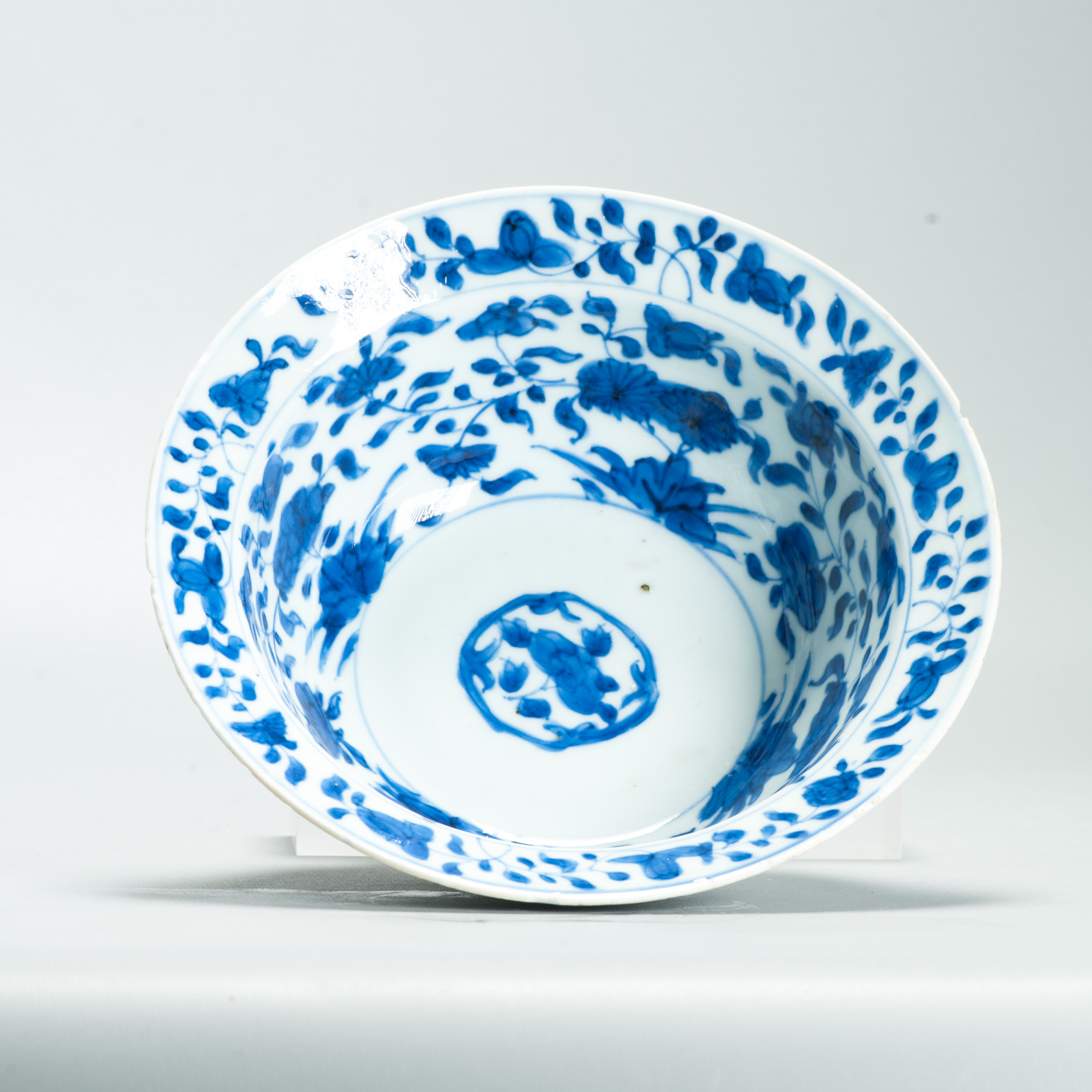 Antique Chinese Porcelain Kangxi period Figural Klapmuts Bowl Flower decoration - Image 13