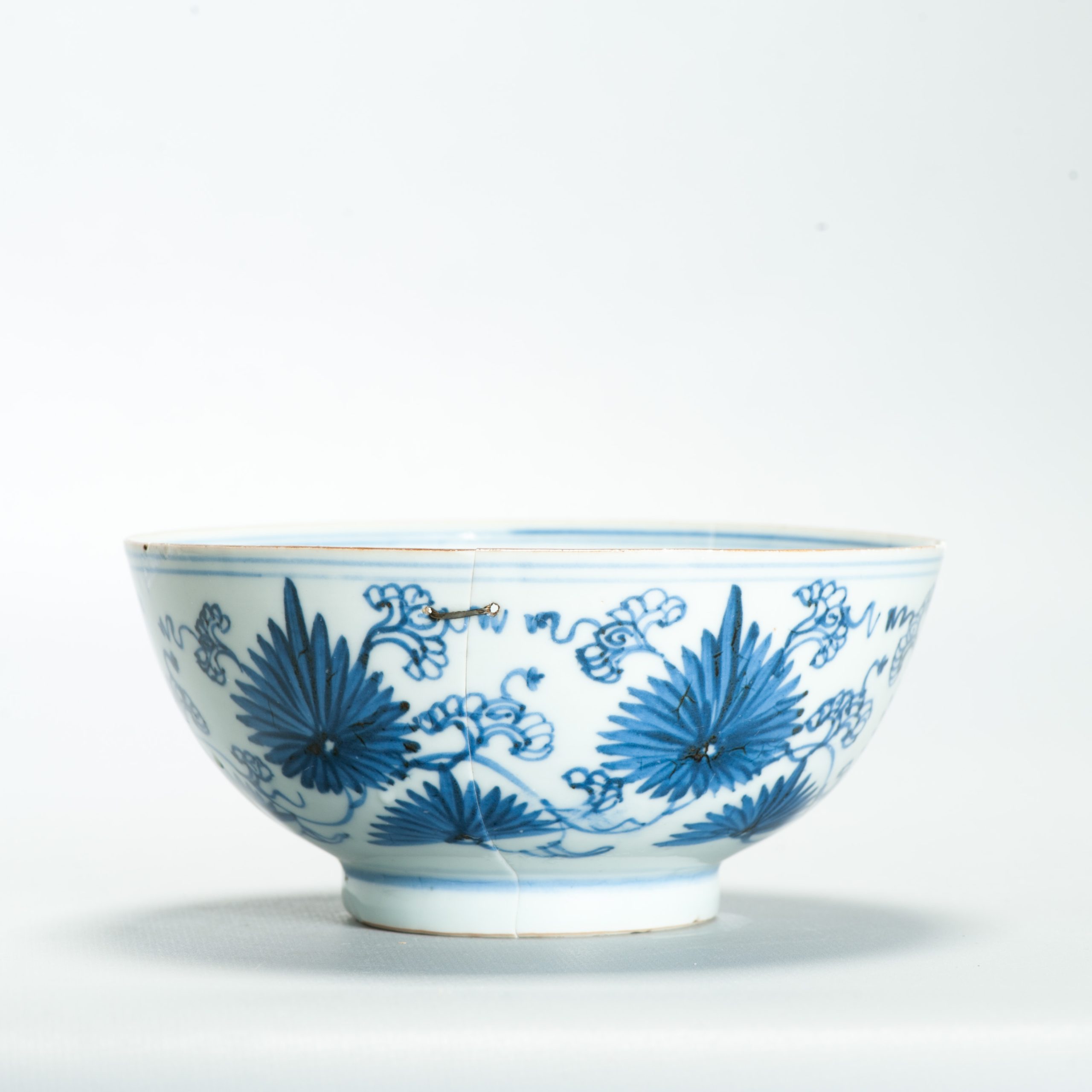 Interesting Antique Chinese Porcelain Bowl Kangxi Period Flowers Crams - Image 8