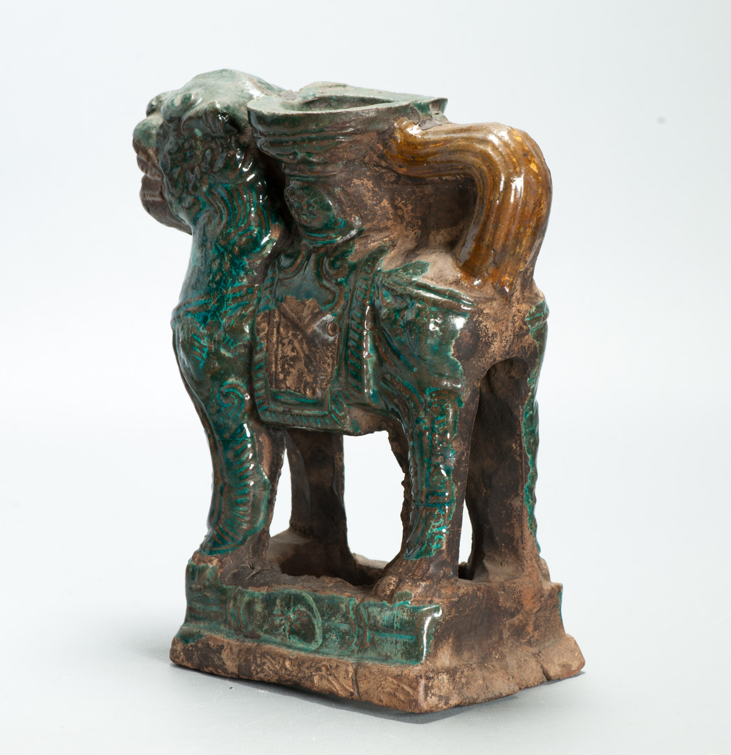 Antique A Ming dynasty Guardian Holder in the form of a qilin-like mythical beast - Image 5