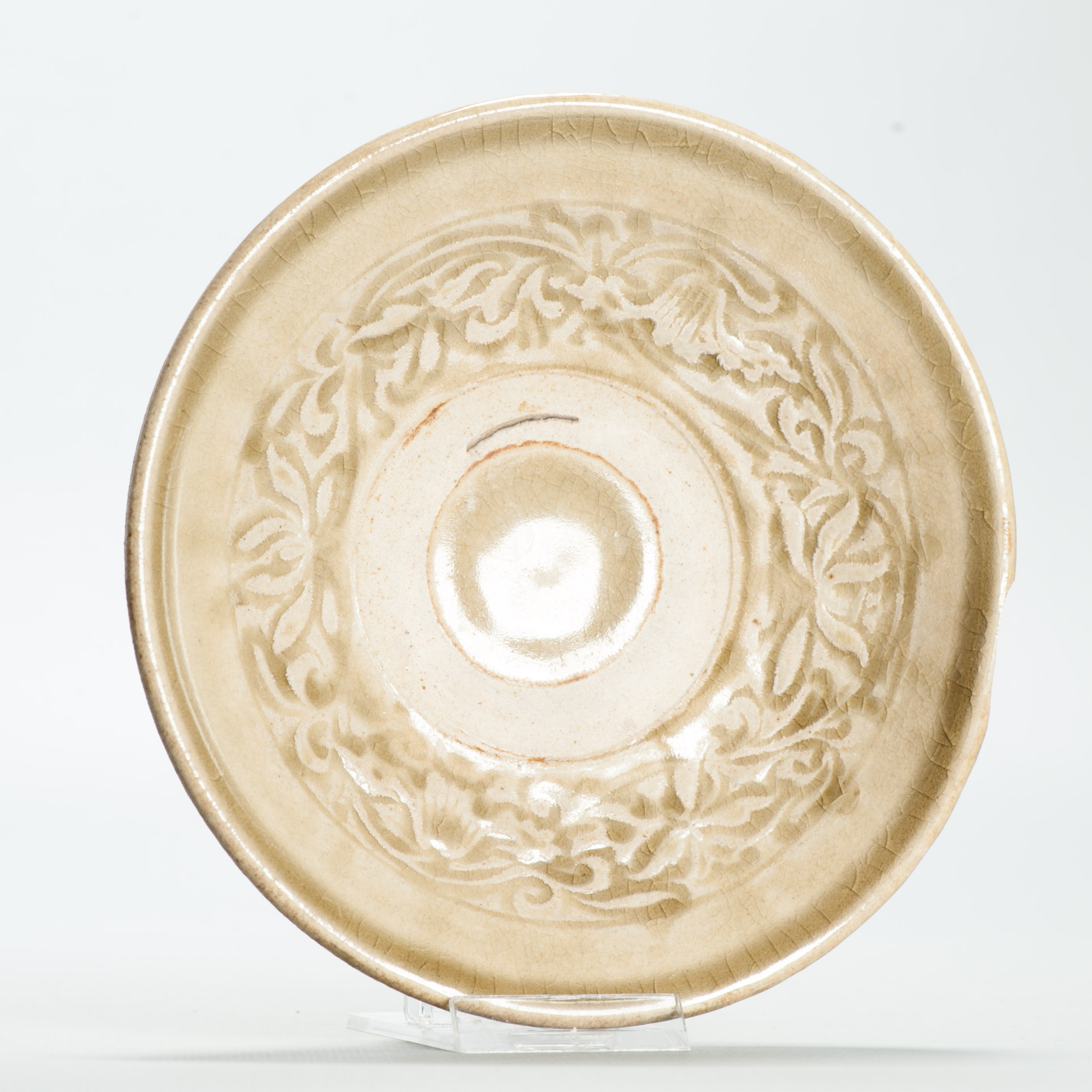 Antique Northern Song/Jin Dynasty 12/13th century carved Yaozhou celadon dish