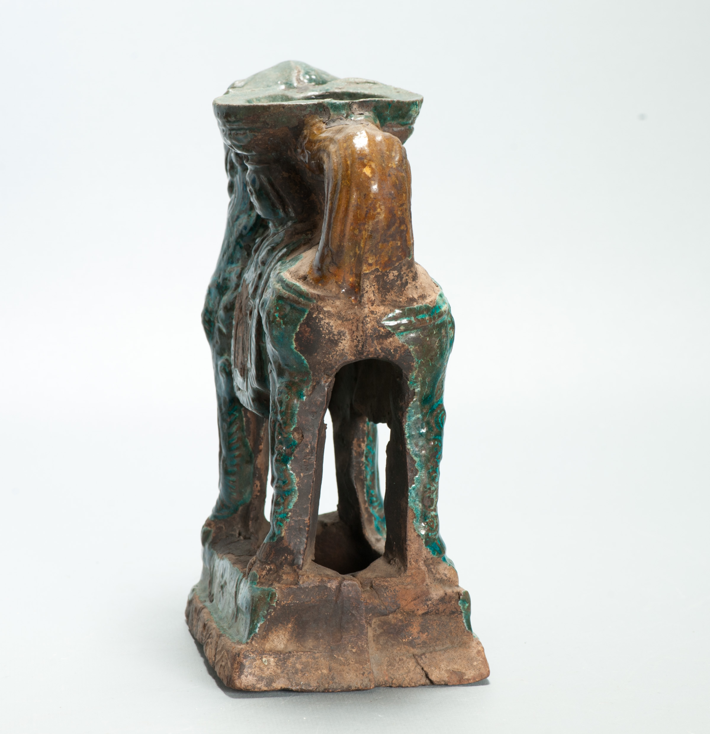 Antique A Ming dynasty Guardian Holder in the form of a qilin-like mythical beast - Image 4