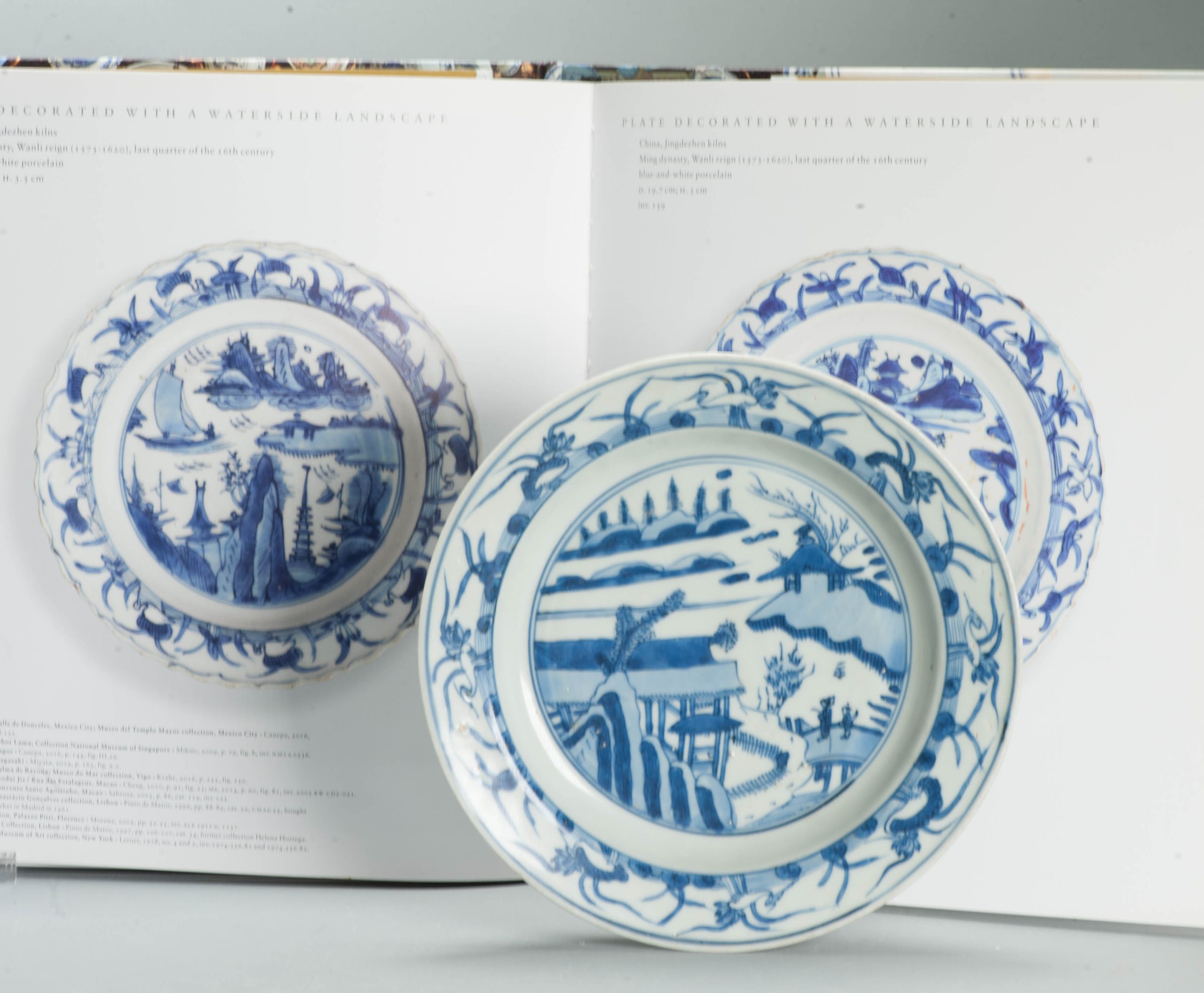 Antique Chinese Porcelain 16th century Wanli - Jiajing Period plate with landscape Ming - Image 7
