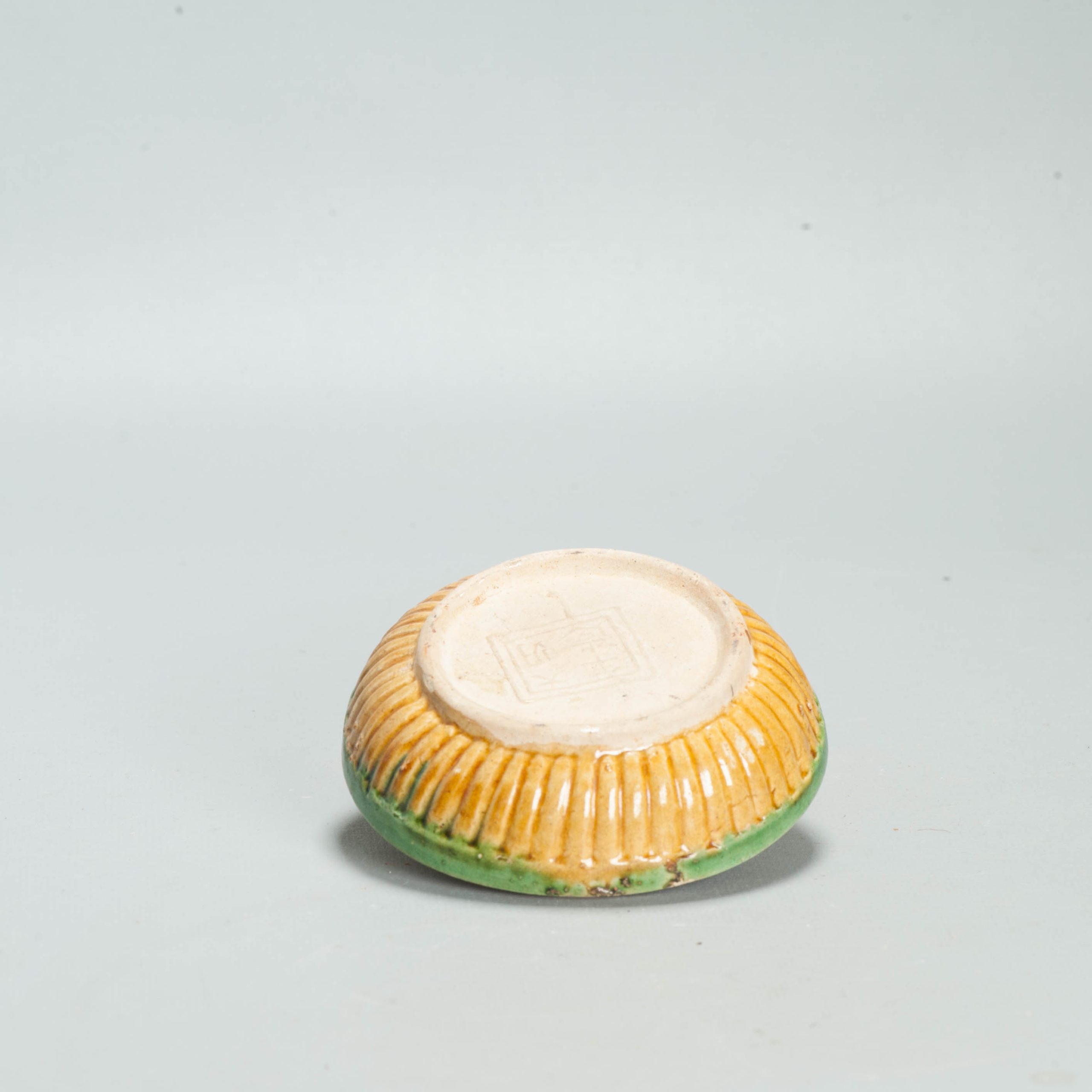 Antique Chinese 16C Sancai Biscuit Green and Yellow Box porcelain/earthenware - Image 6