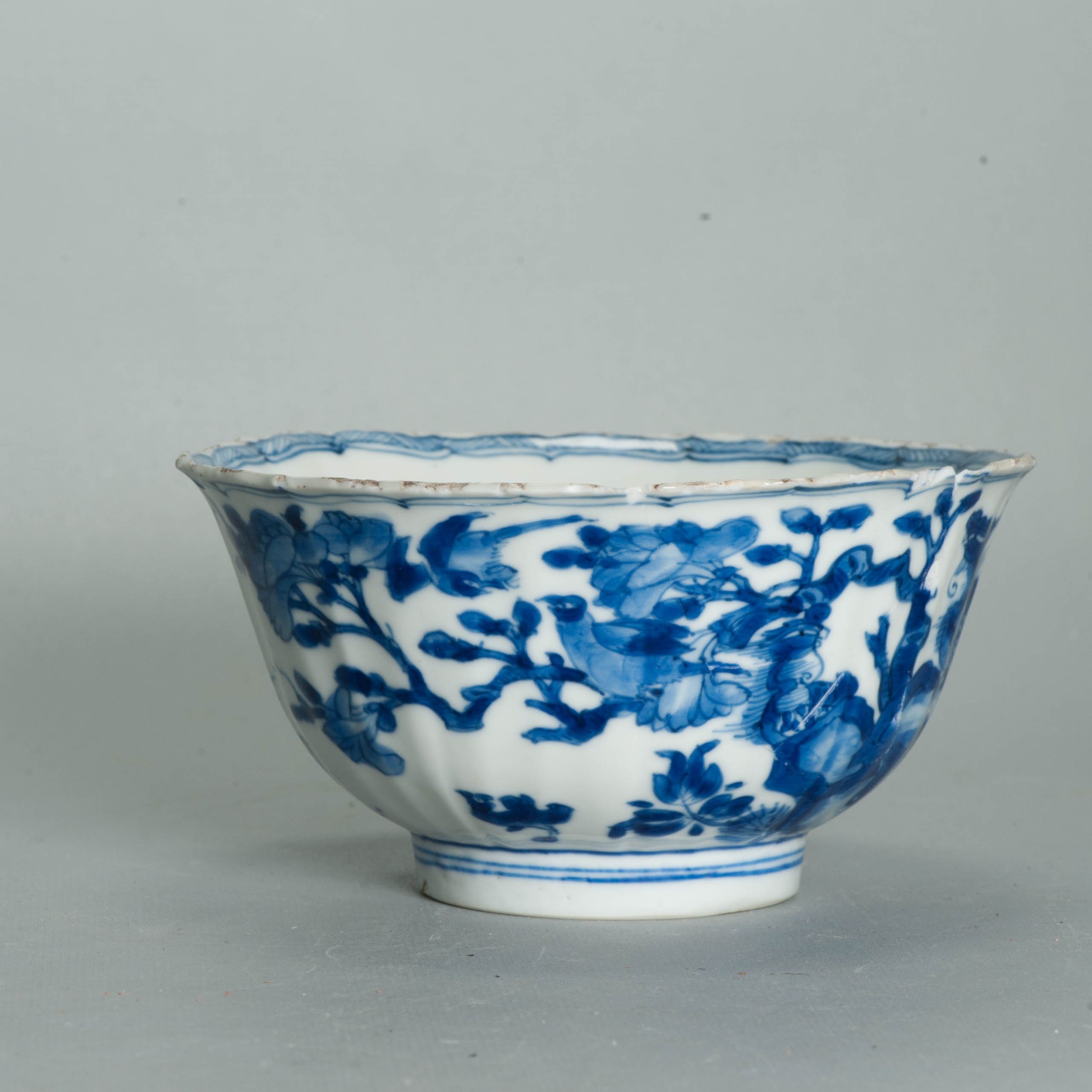 Interesting Antique Chinese Porcelain Bowl Kangxi Period Cranes & Flowers - Image 3
