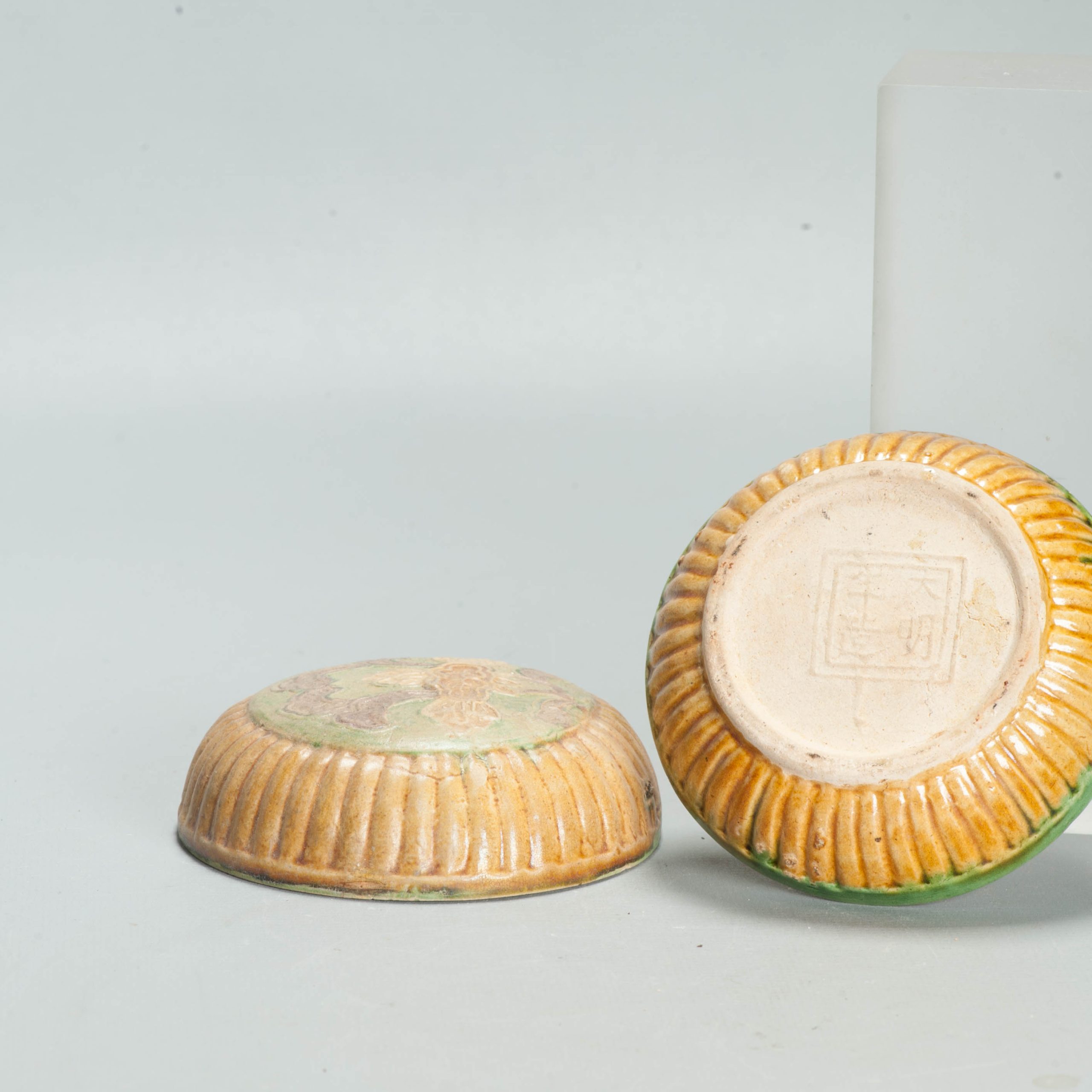 Antique Chinese 16C Sancai Biscuit Green and Yellow Box porcelain/earthenware - Image 5