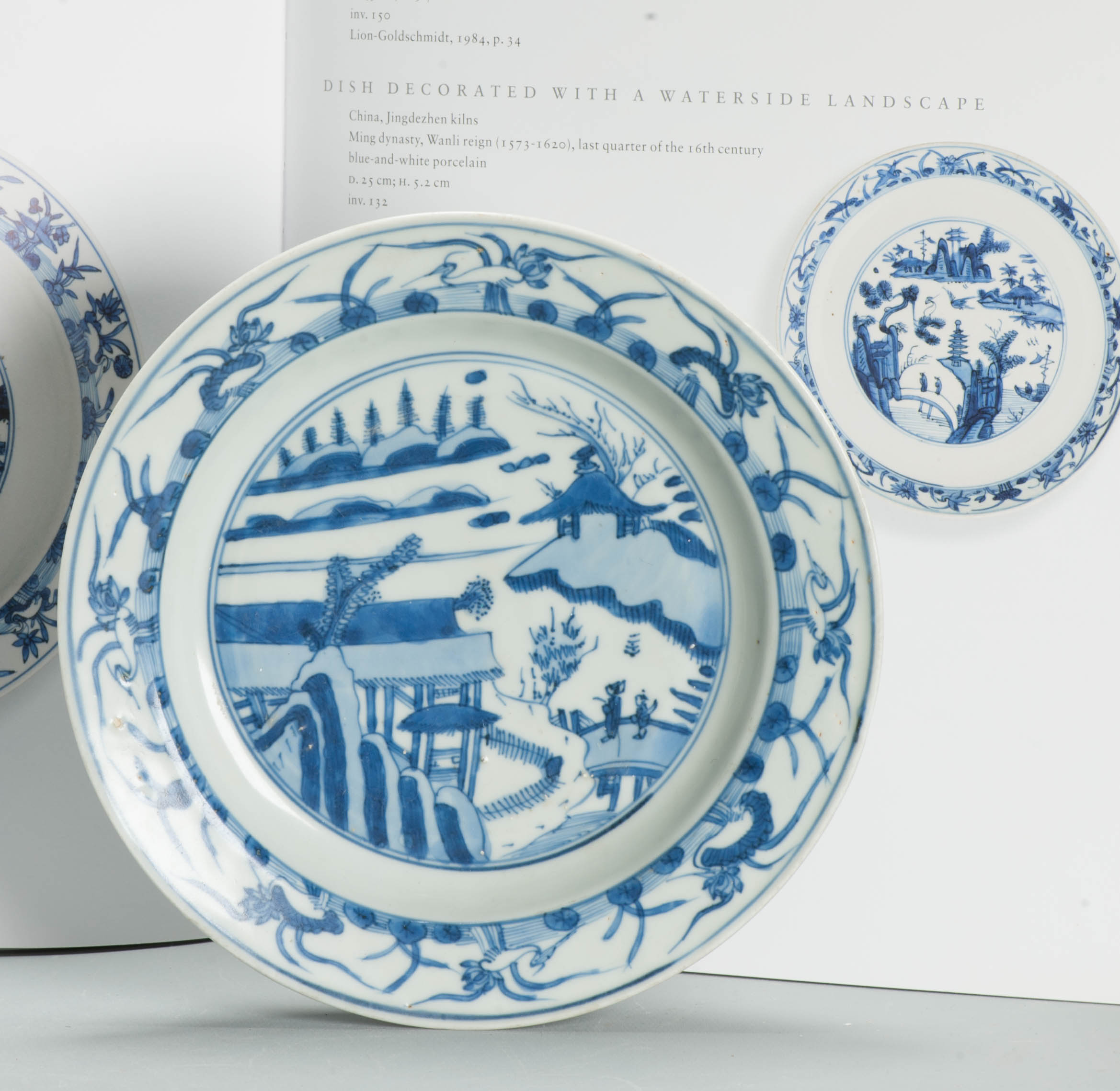 Antique Chinese Porcelain 16th century Wanli - Jiajing Period plate with landscape Ming - Image 12