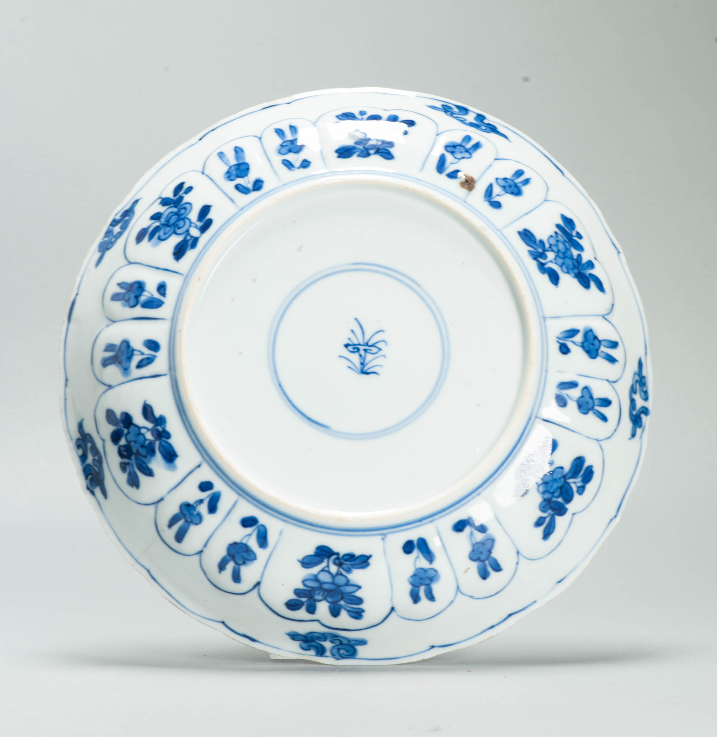 Antique Chinese 1700 Kangxi Blue & White Porcelain Dish Qing Dynasty