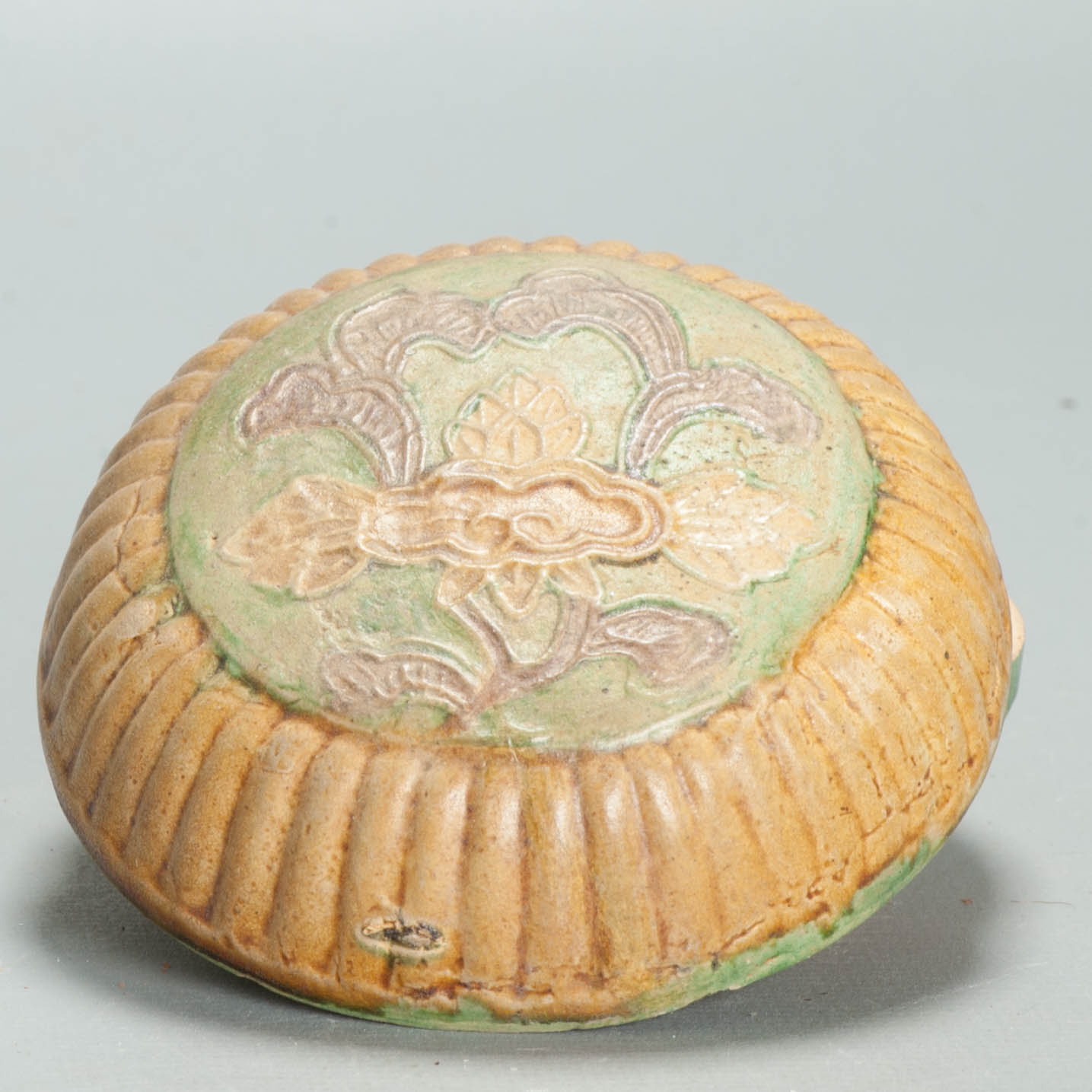 Antique Chinese 16C Sancai Biscuit Green and Yellow Box porcelain/earthenware - Image 3