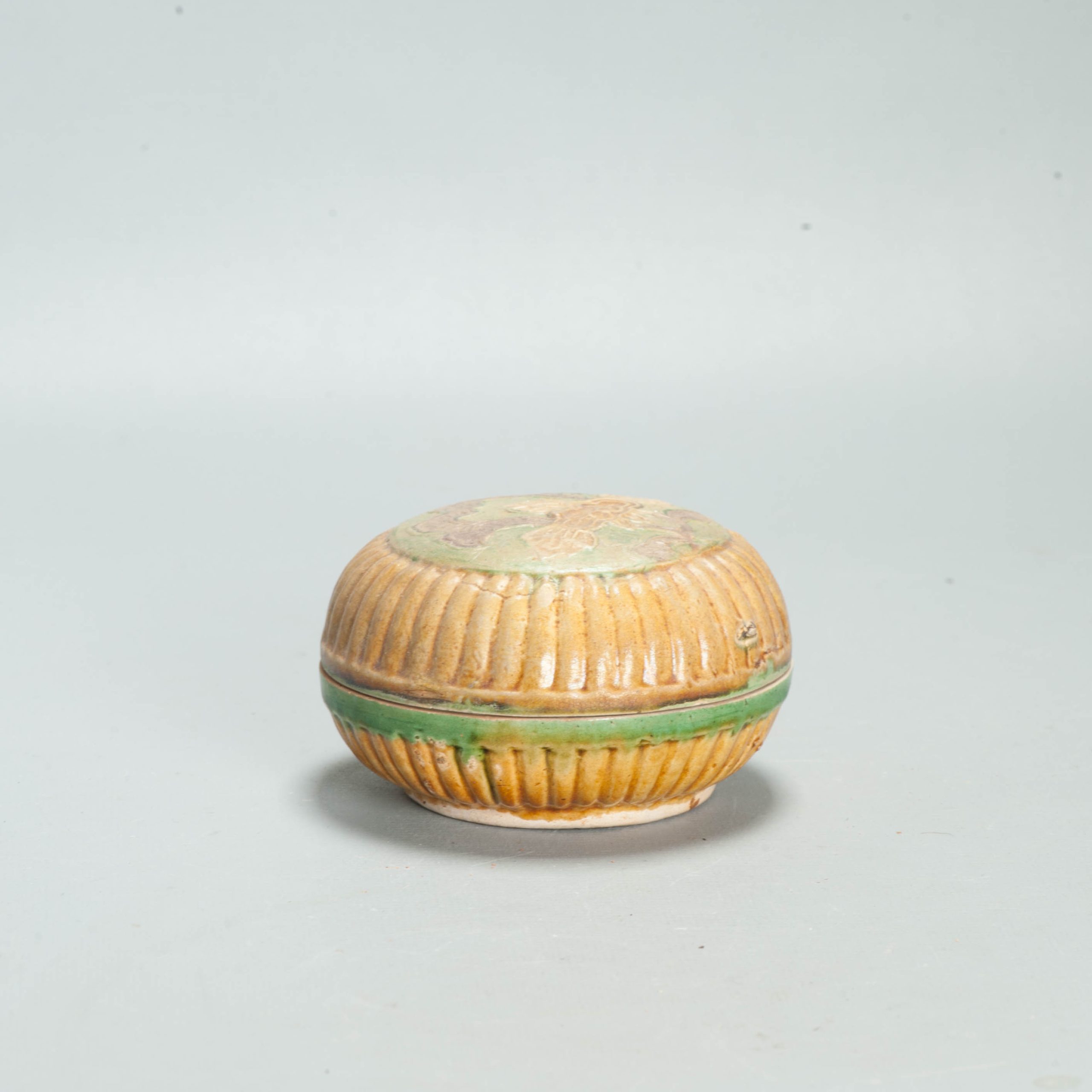 Antique Chinese 16C Sancai Biscuit Green and Yellow Box porcelain/earthenware - Image 8