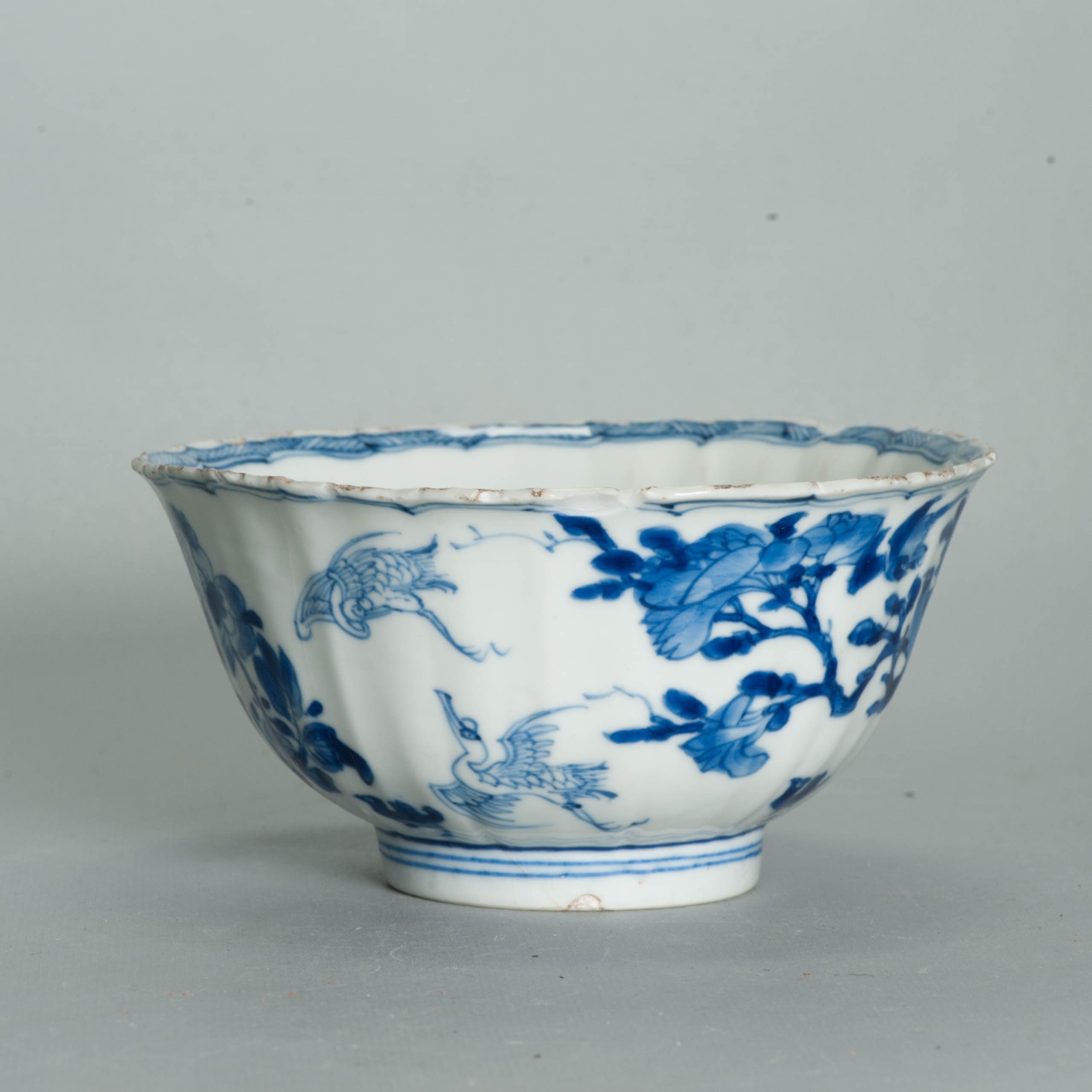 Interesting Antique Chinese Porcelain Bowl Kangxi Period Cranes & Flowers - Image 2