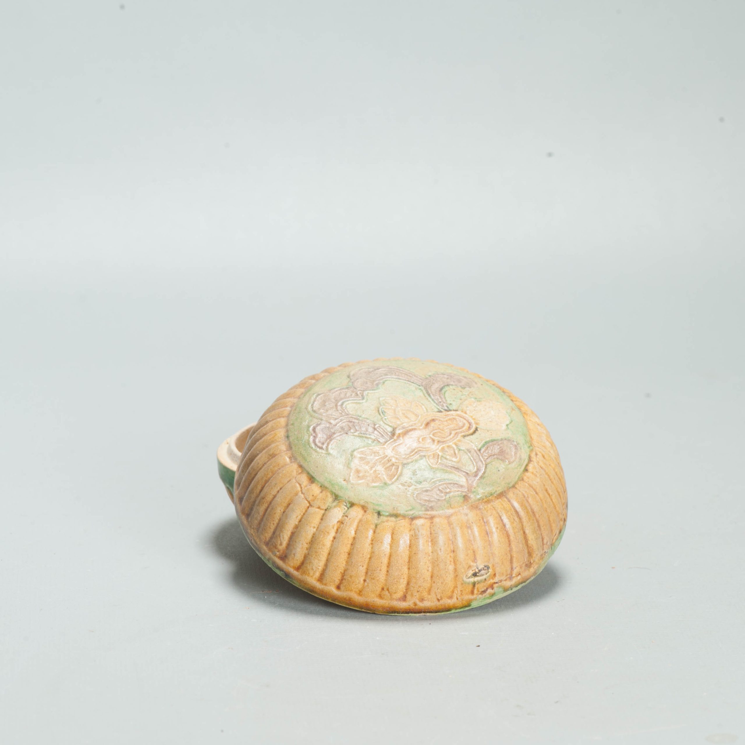 Antique Chinese 16C Sancai Biscuit Green and Yellow Box porcelain/earthenware - Image 7