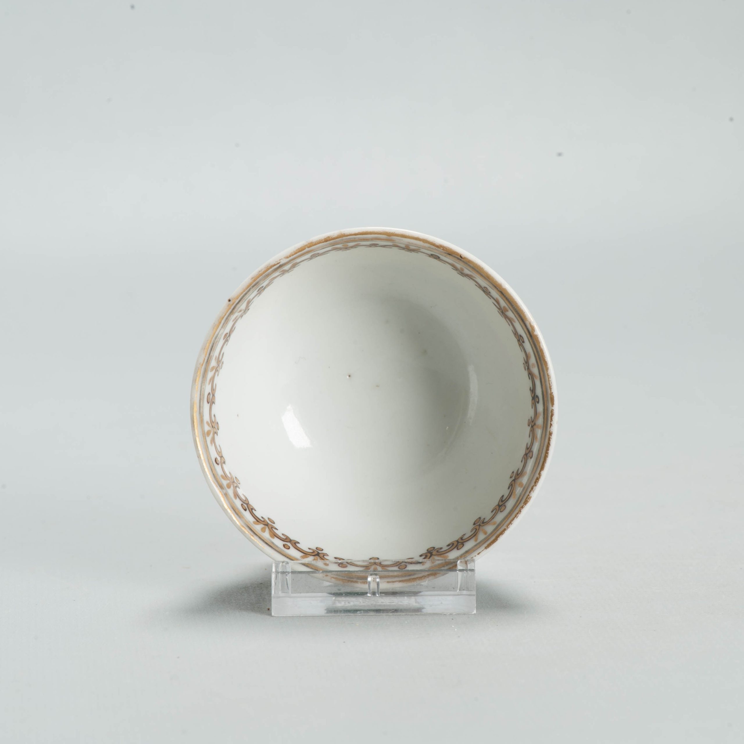 Antique Ca 1725-1740 Qing Dynasty Yongzheng Chinese Porcelain Tea Bowl - Image 4