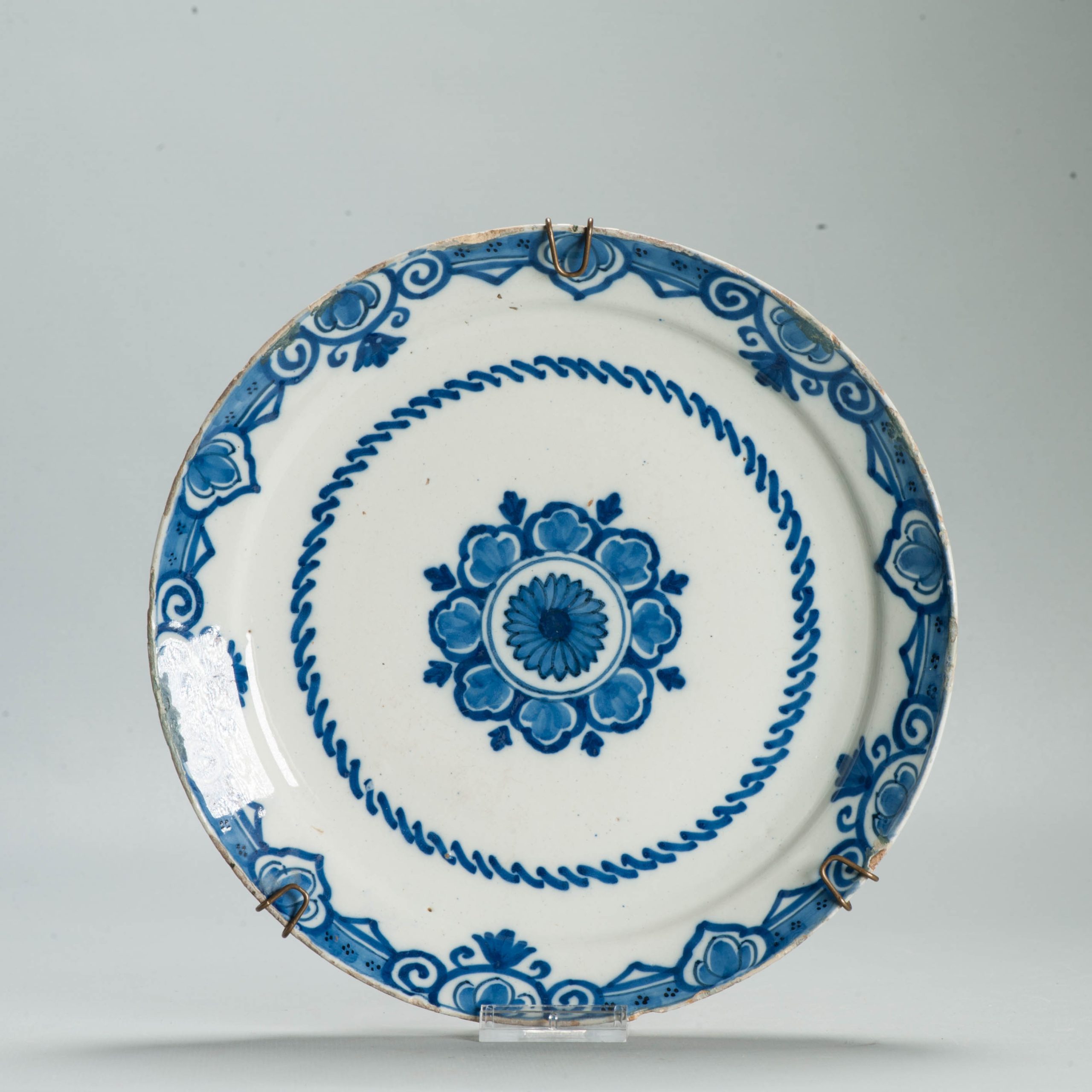 Antique beautifull Delftware plate with a geomatric scene 18th century. Delft
