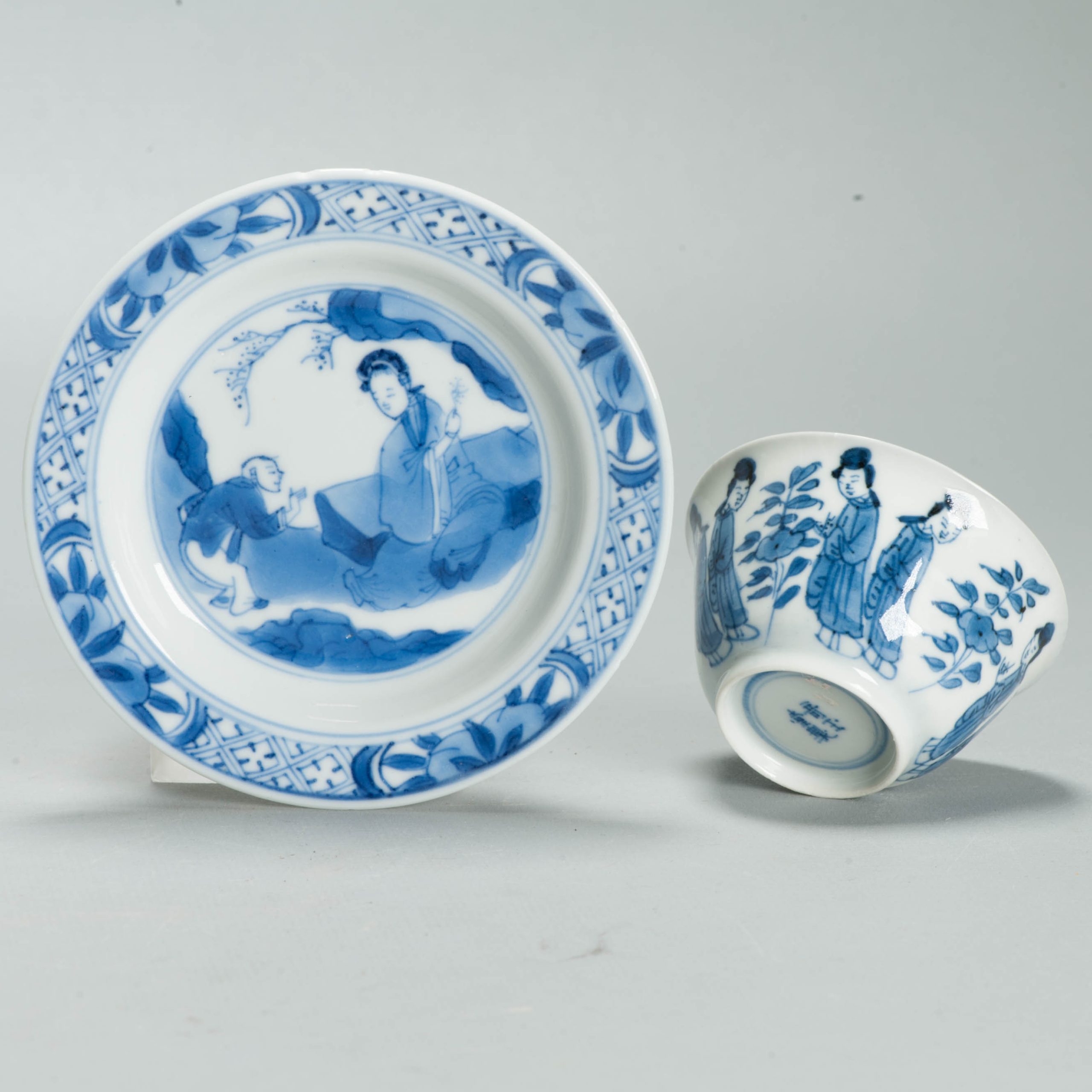 Antique Ca 1700 Chinese Porcelain Small Dish Kangxi Blue White Figural Pagode