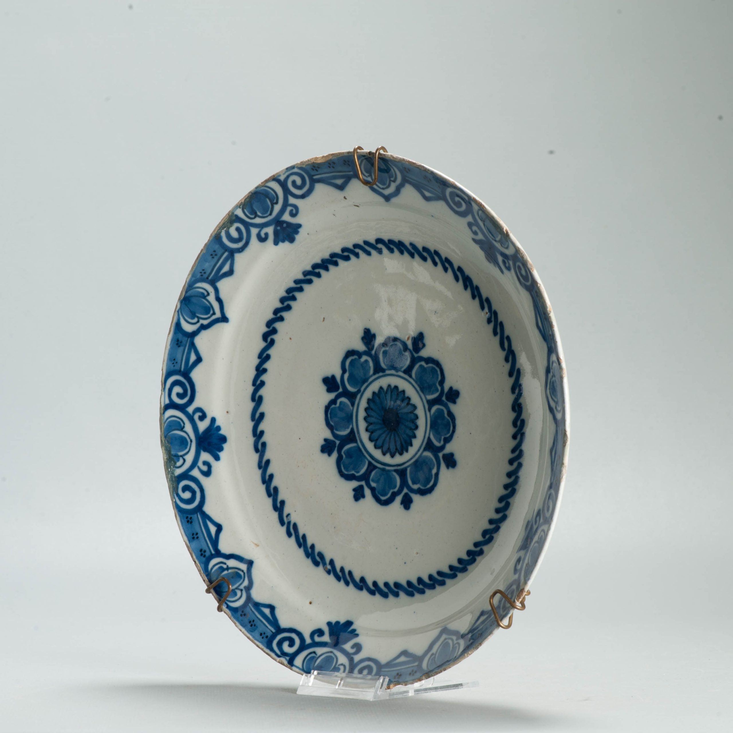 Antique beautifull Delftware plate with a geomatric scene 18th century. Delft - Image 6